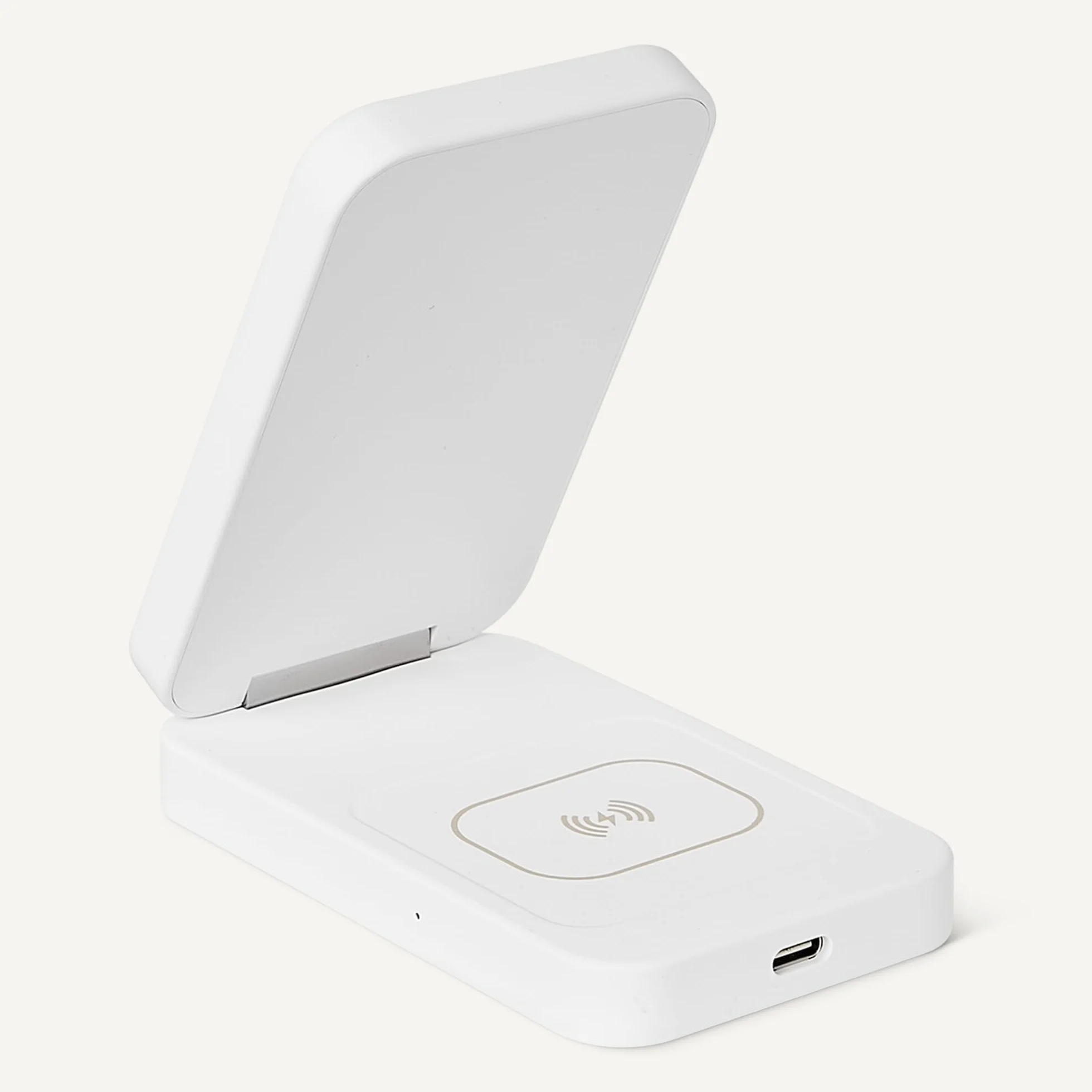 Amazon Basics - Stazione Ricarica Wireless 2in1 Certificata Qi2.2 Compatibile MagSafe, Ricarica Rapida 25W Max Supporto Pieghevole per iPhone 17/16/15/14/13/12, AirPods con Adattatore 45W Max Bianco