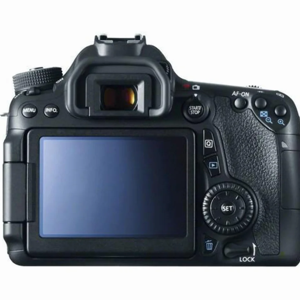 Canon EOS 70D + EF-S 18-55mm