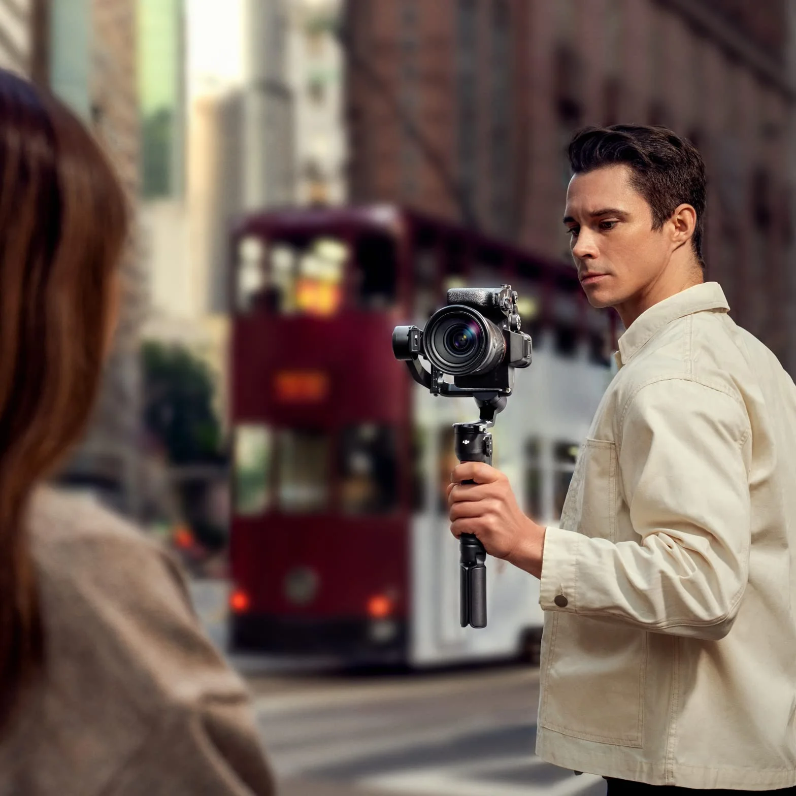 DJI RS 3 Mini, Stabilizzatore leggero a 3 assi per Canon/Sony/Panasonic/Nikon/Fujifilm, Carico utile testato di 2 kg, Controllo dell’otturatore a Bluetooth, Riprese verticali native