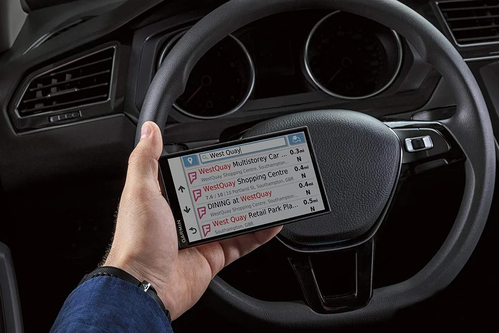 Garmin DriveSmart 55 EU LMT-S Navigatore Auto con Mappa Europa 3D, Schermo Touch 5.5", Vivavoce, Infotraffico e Servizi Live via Smartphone