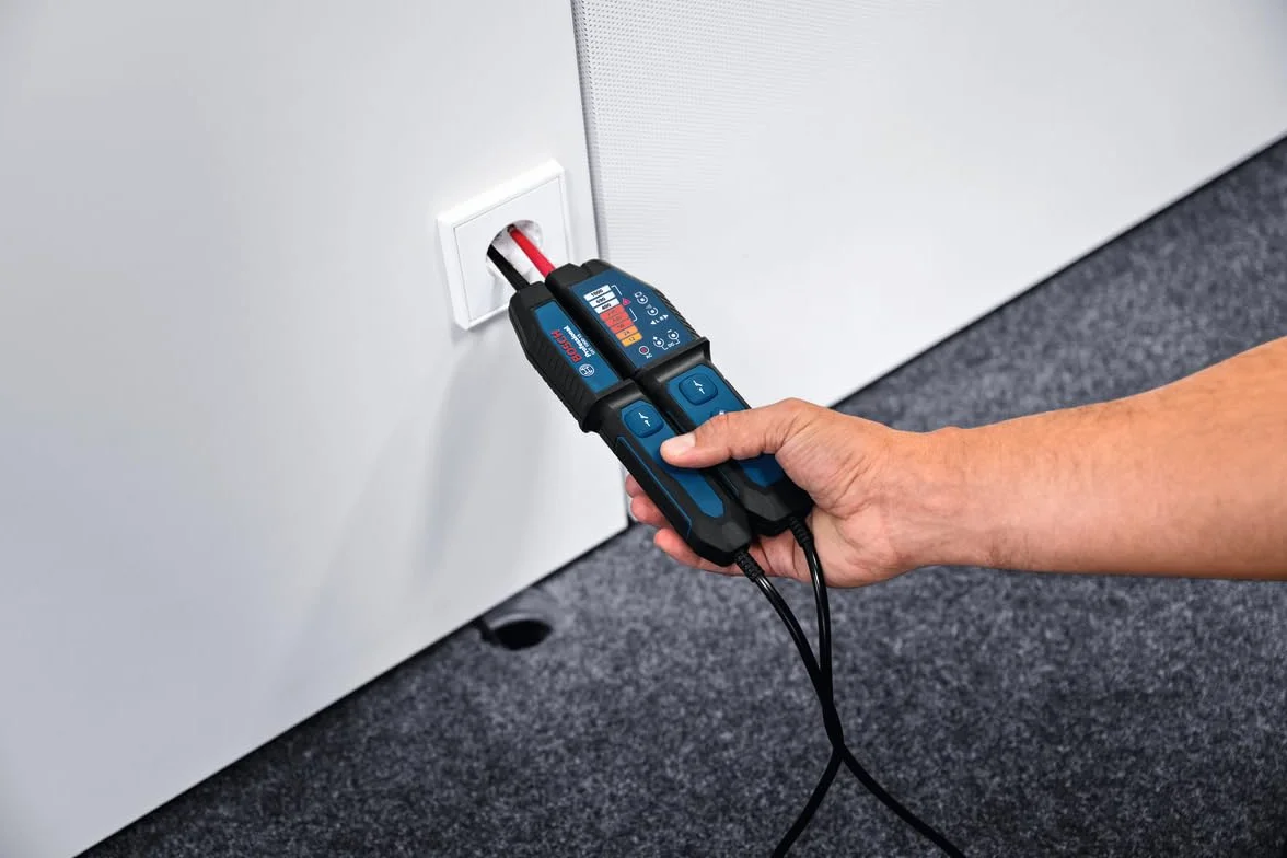 Bosch Professional Tester di tensione GVT 1000-15 1000V AC/DC IP65 con LED e custodia