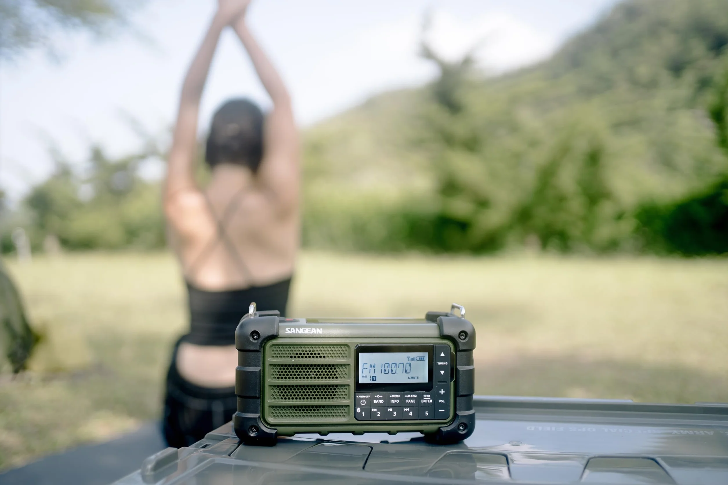 MMR-99 AM/FM Radio Desert Tan Forest Green