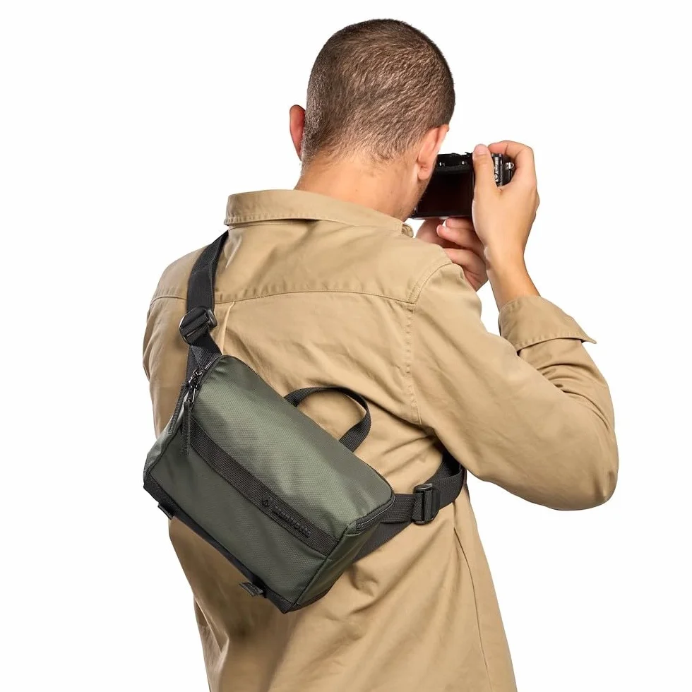 Manfrotto Zaino Street Slim per fotocamera mirrorless e reflex, accesso anteriore e posteriore, inserti rimovibili per fotocamera e laptop, zaino compatto per accessori fotografici, verde