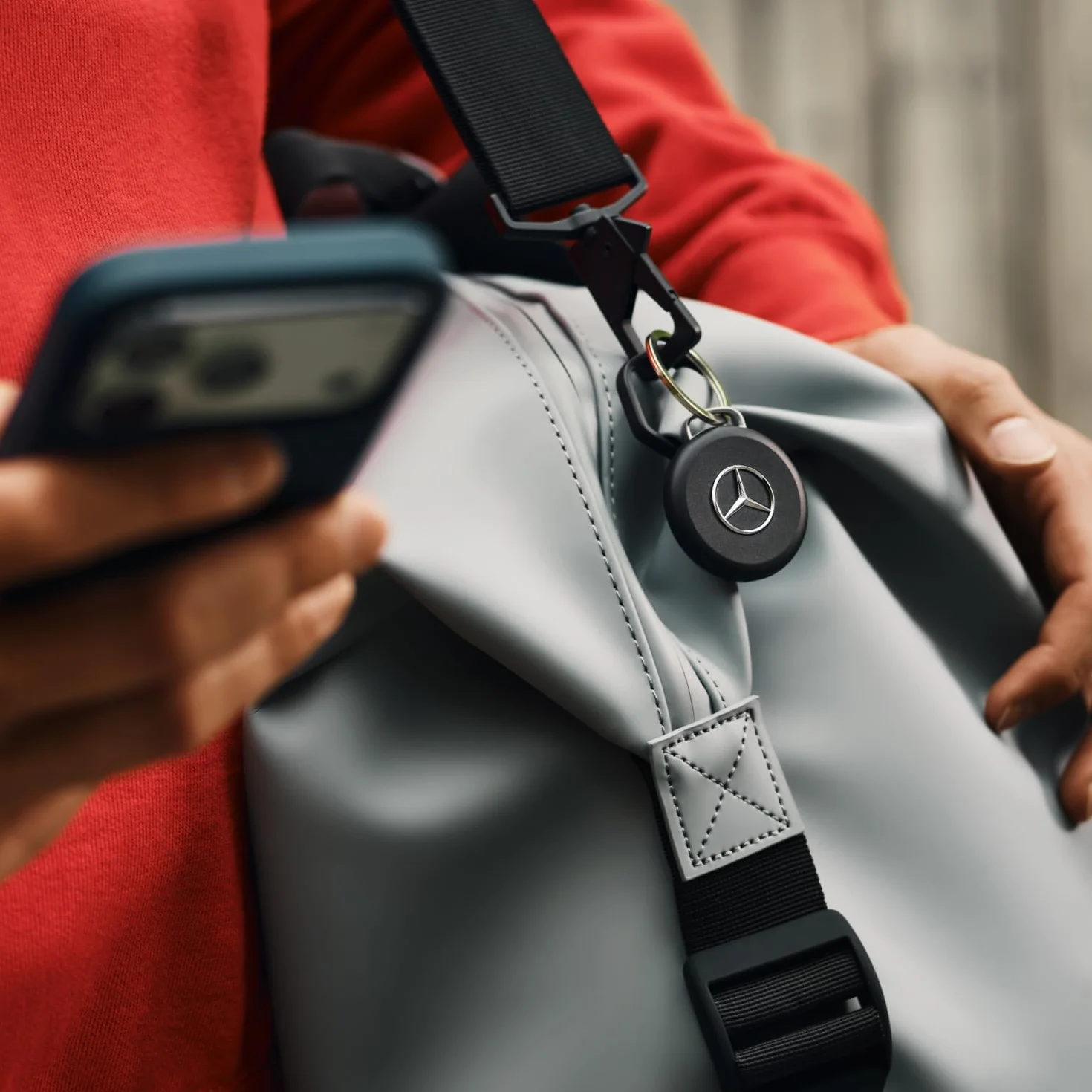 Chipolo LOOP Mercedes-Benz Edition Rechargeable Tracking Tag Item Locator for Keys Bags Apple Find My Android Find Hub