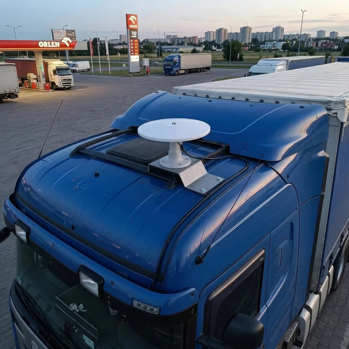 Maclean MCTV-947 - Antenna omnidirezionale multidirezionale per esterni, antenna TV attiva DVB-T/T2 H.265 HEVC (Camper - USB / 12/24 V)