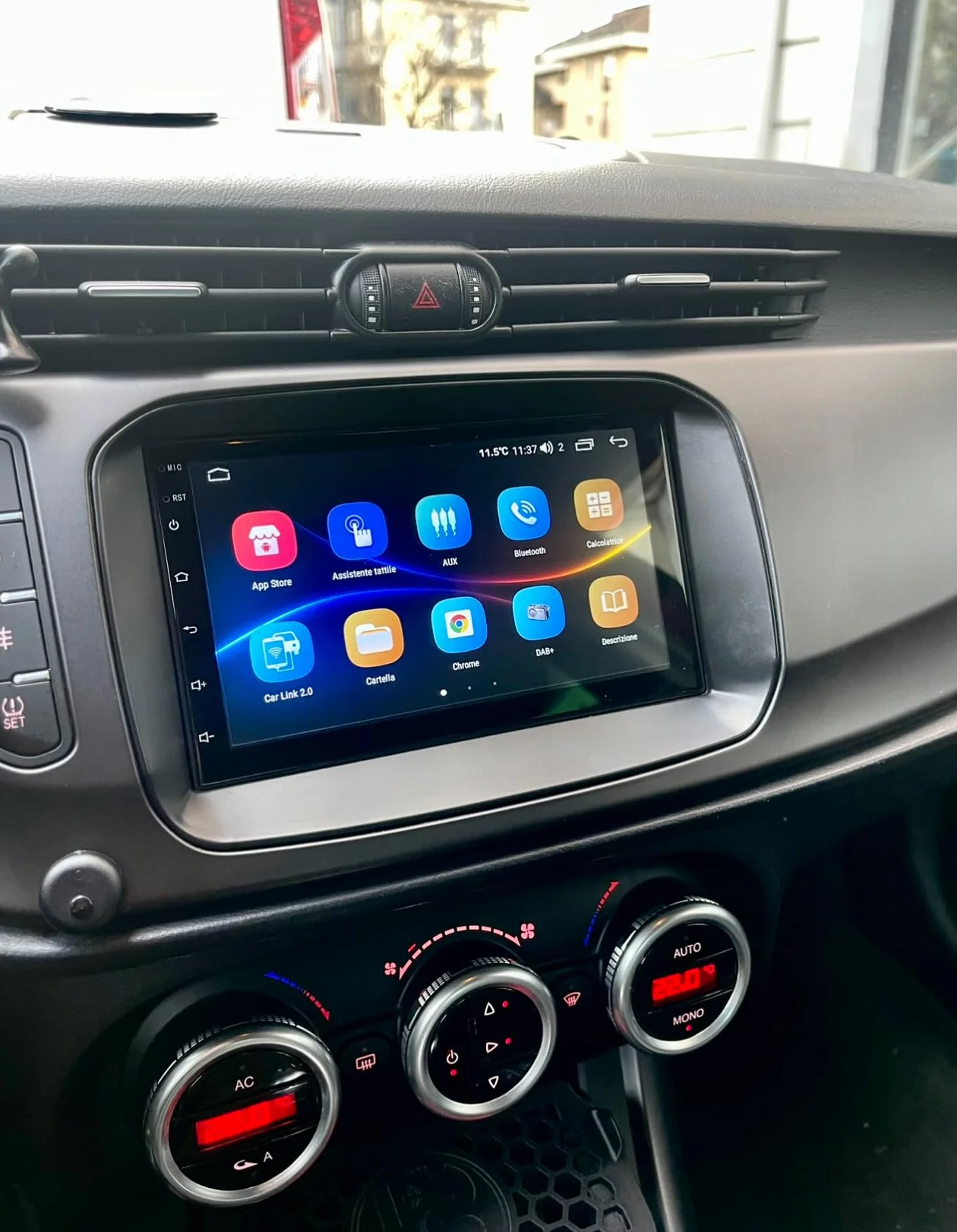 Autoradio Custom Fit per Alfa Romeo Giulietta 2015–2020 con CarPlay e Android Auto | Schermo Touch AVVIO VELOCE | Navigatore| Bluetooth | USB | Retrofit Plug & Play | Compatibile comandi al volante