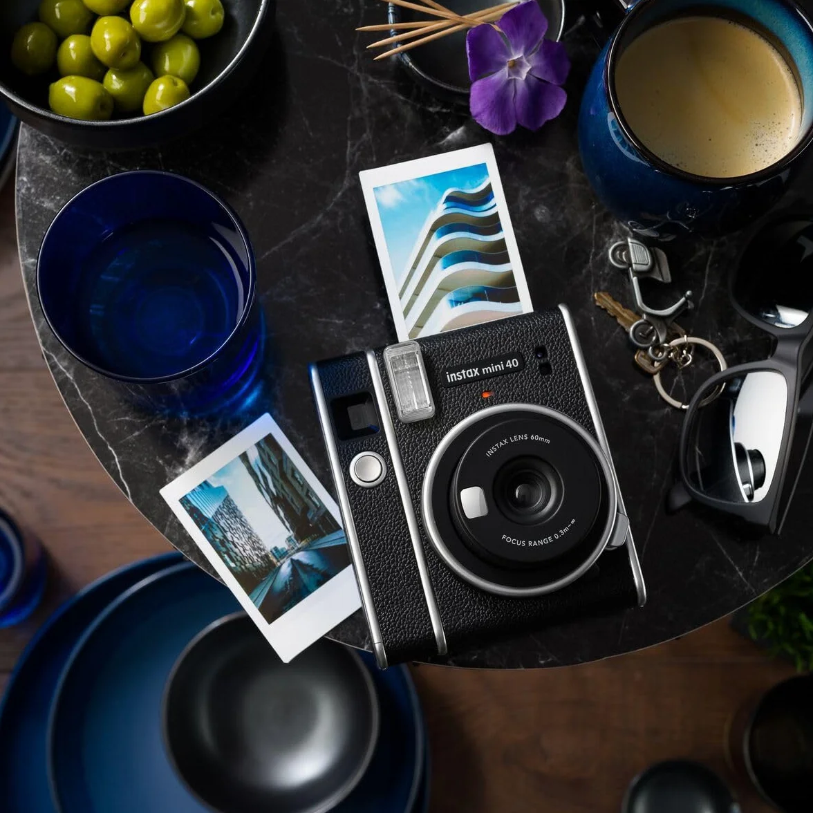 Fujifilm instax mini 40 Fotocamera istantanea per foto formato mini, carta di credito, Modalità selfie incorporata, Esposizione automatica, Dimensioni stampa 54 x 86 mm