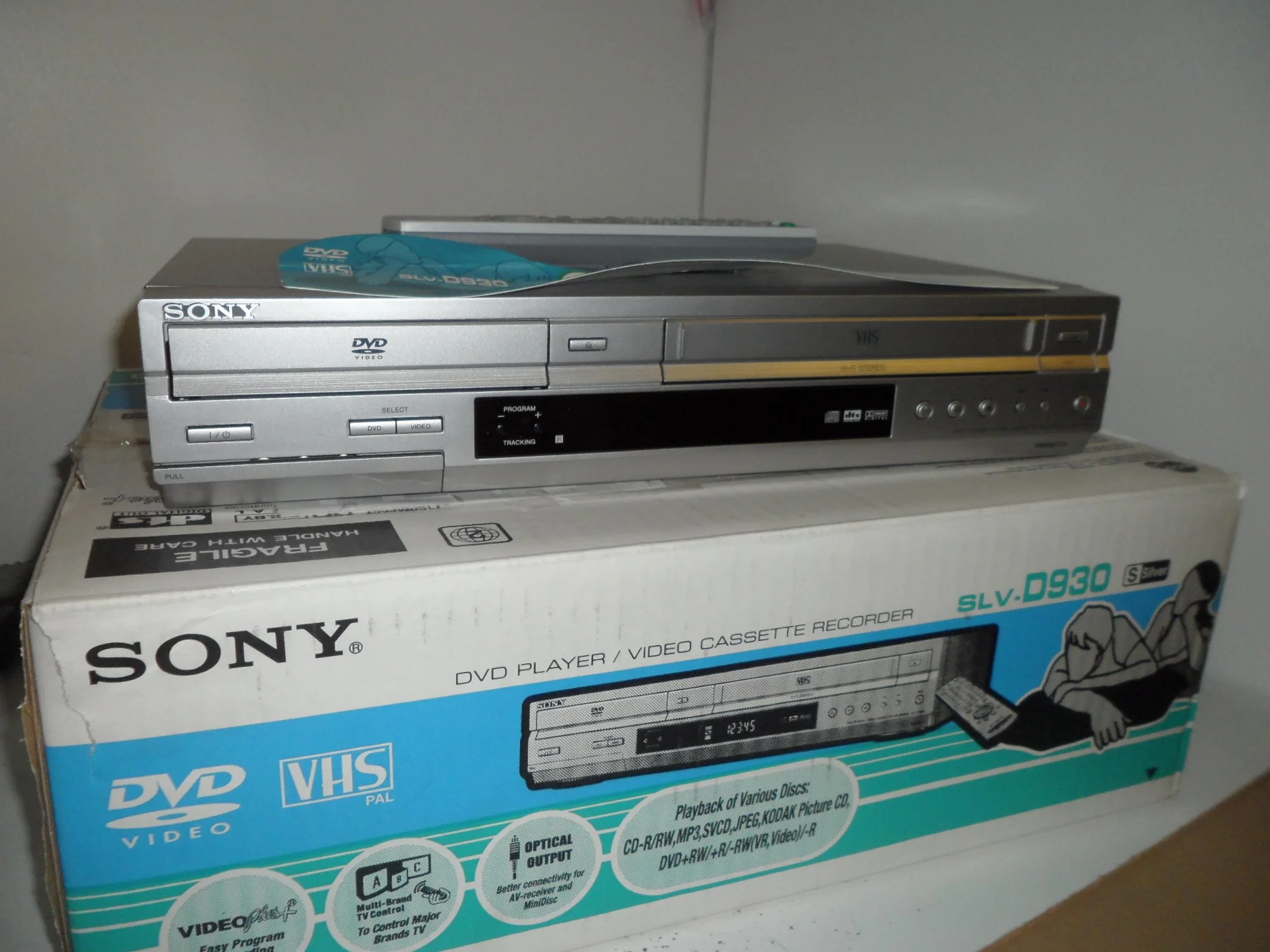 Sony - Lettore DVD e VHS multifunzione SLVD930, sintonizzatore VHF e UHF, video Plus+