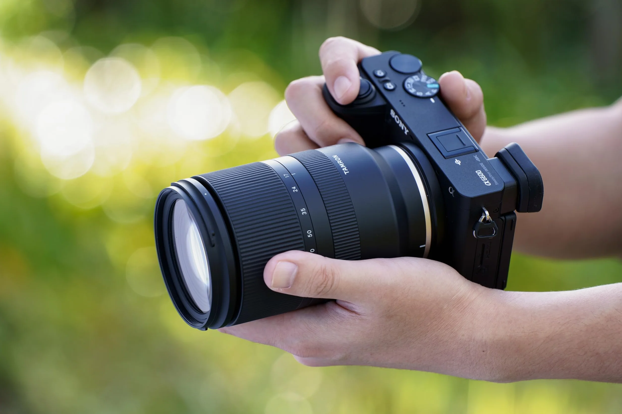 TAMRON Obiettivo zoom 17-70 mm F/2.8 Di III-A VC RXD per fotocamere con sistema mirrorless APS-C - per Sony E-mount