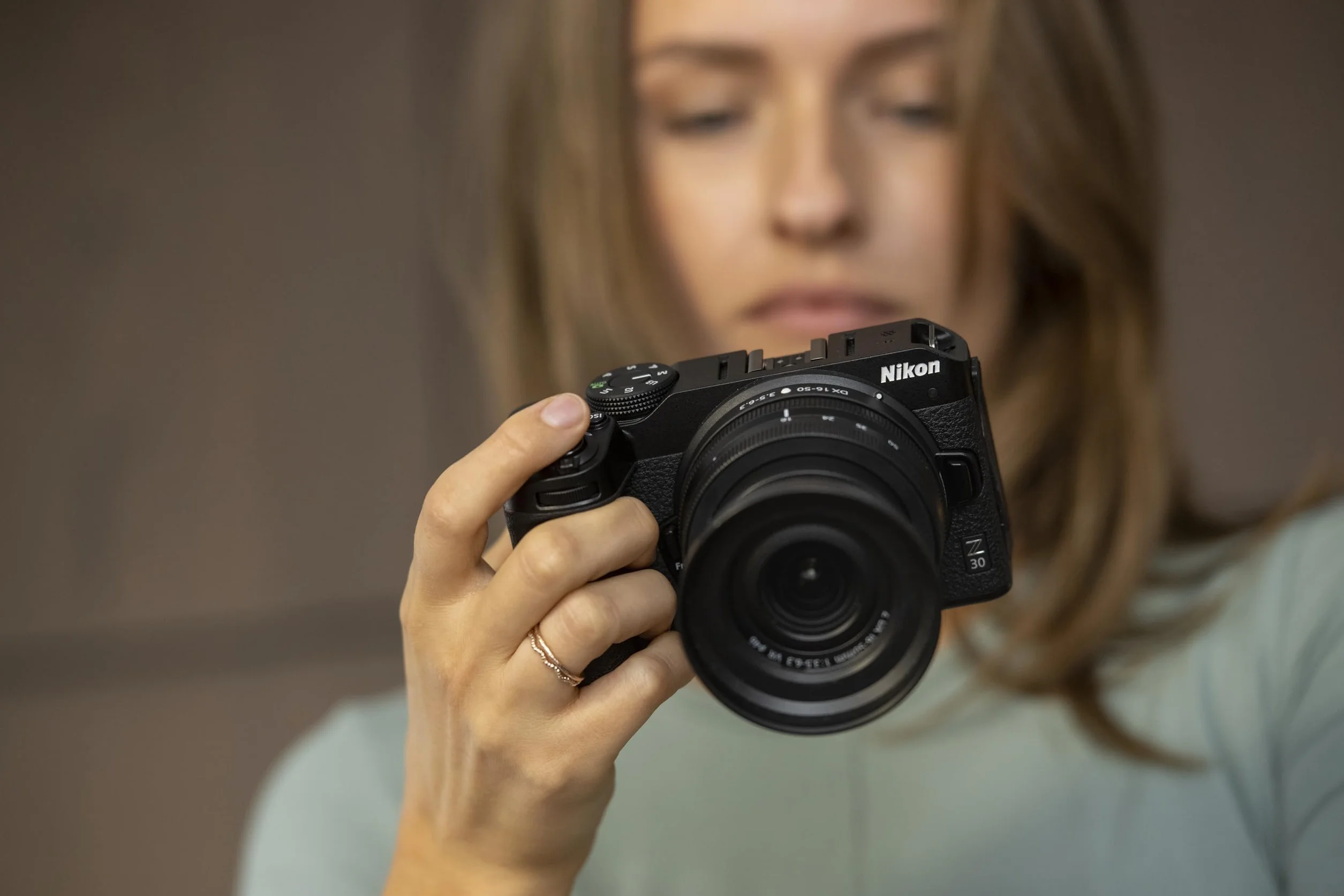 Nikon Z30 + Z DX 16-50+50-250 VR + Lexar SD 64GB 800x Fotocamera Mirrorless, CMOS DX 20.9 MP,LCD Angolazione Variabile,Registrazione fino a 125min, Video 4K,Nero, [Nital V.I.P.: 6 anni di garanzia]