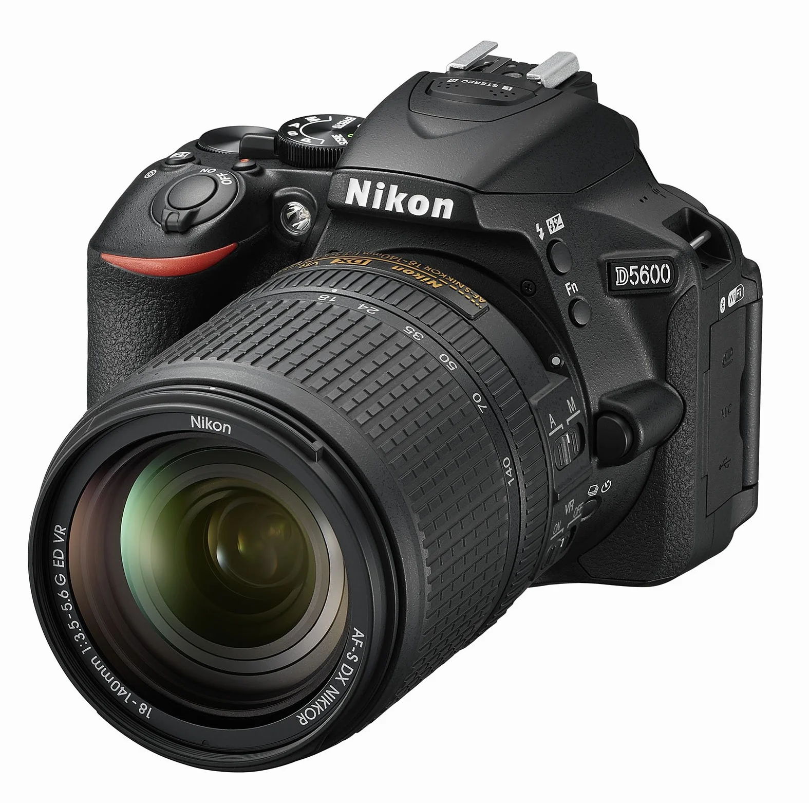 Nikon D5600 + AF-S DX NIKKOR 18-140 mm VR, Fotocamera Reflex Digitale, 24.2 Megapixel, LCD Touchscreen 3", Bluetooth, SD 8 GB 300x Premium Lexar, Nero [Nital Card: 4 Anni di Garanzia]