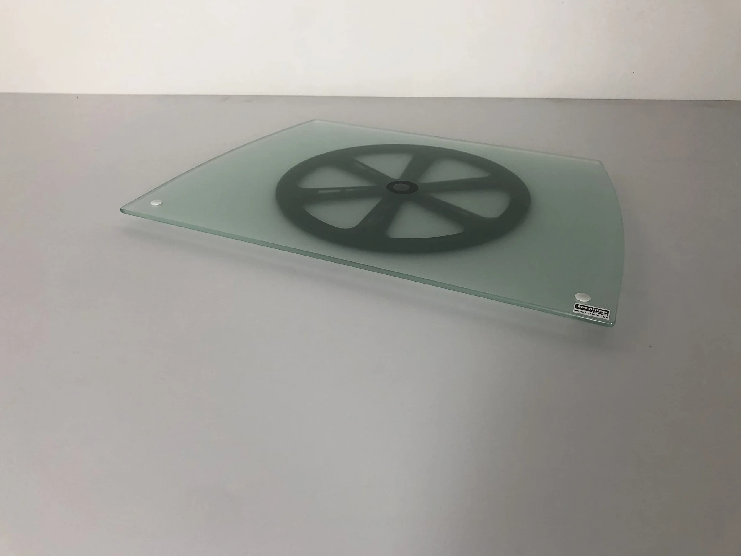 Base tv girevole,supporto girevole per tv, realizzato in vetro sagomato, temperato satinato dimensioni cm 54x39 - art. GK54C