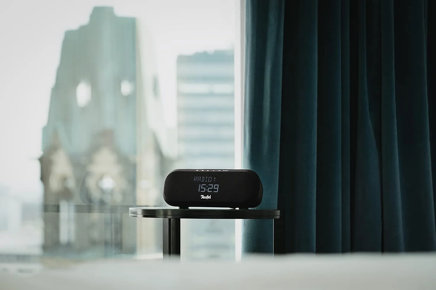 Teufel Radio One, Radiosveglia Bluetooth DAB/FM, dal suono HiFi con Schermo Dimmerabile e Ingresso Aux, Nero