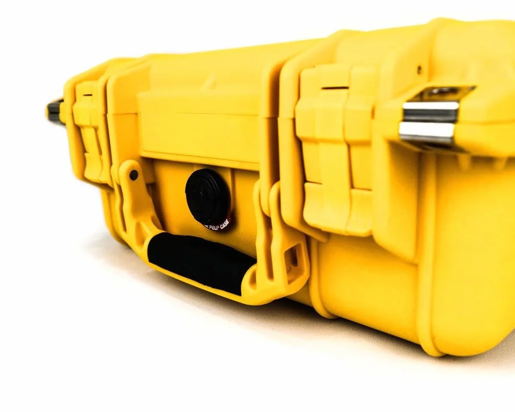 PELI 1400 Valigia Protettiva in Polipropilene per Apparecchiature Fotografiche e Video, IP67 Impermeabile, Capacità di 9L, Prodotto in Germania, Senza Schiuma, Colore Giallo