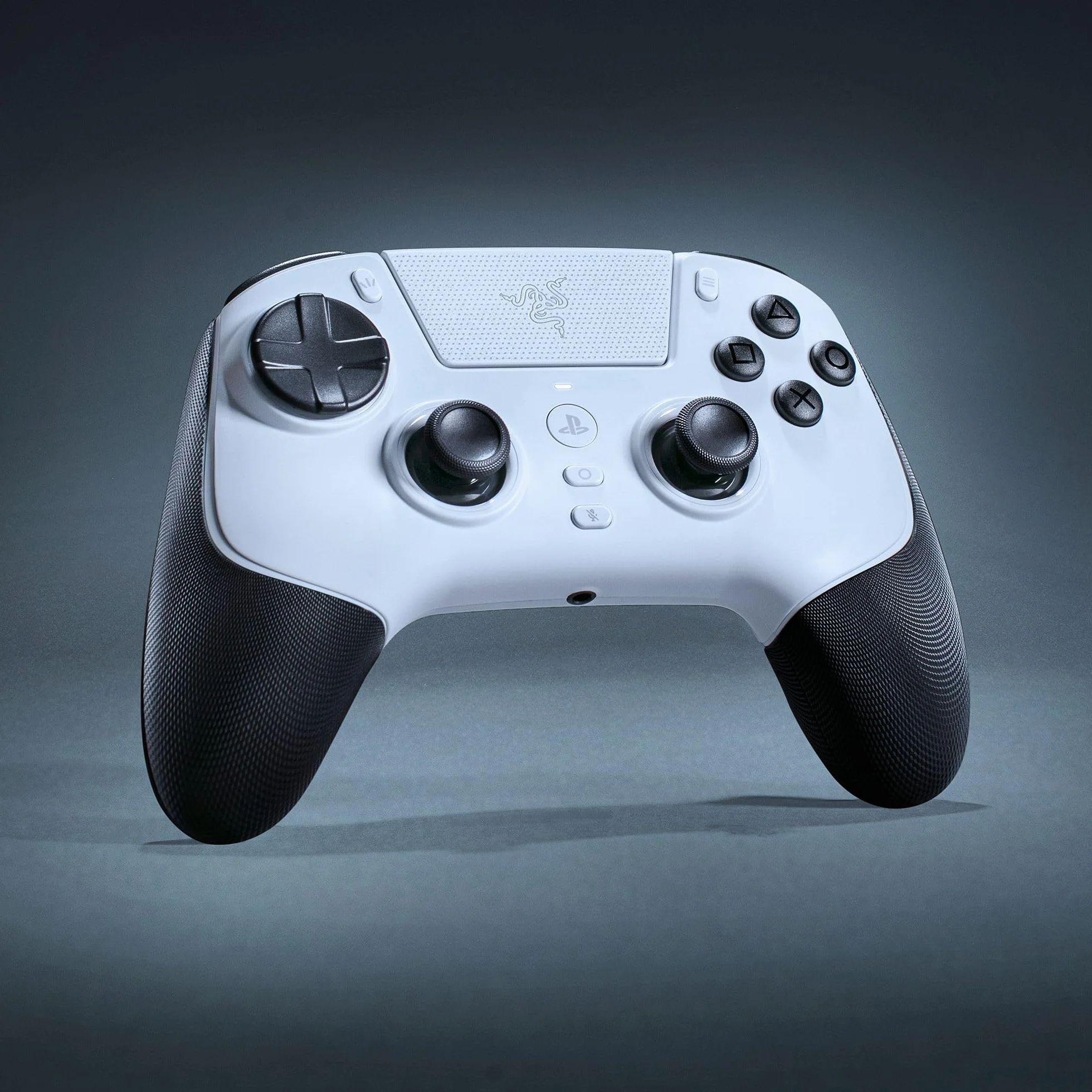 Razer Raiju V3 Pro - Controller wireless per e-sport per PlayStation 5 e PC - 4 pulsanti rimovibili e 2 bumper con impugnatura a artiglio - Stick analogici TMR - Pro HyperTrigger | Bianco