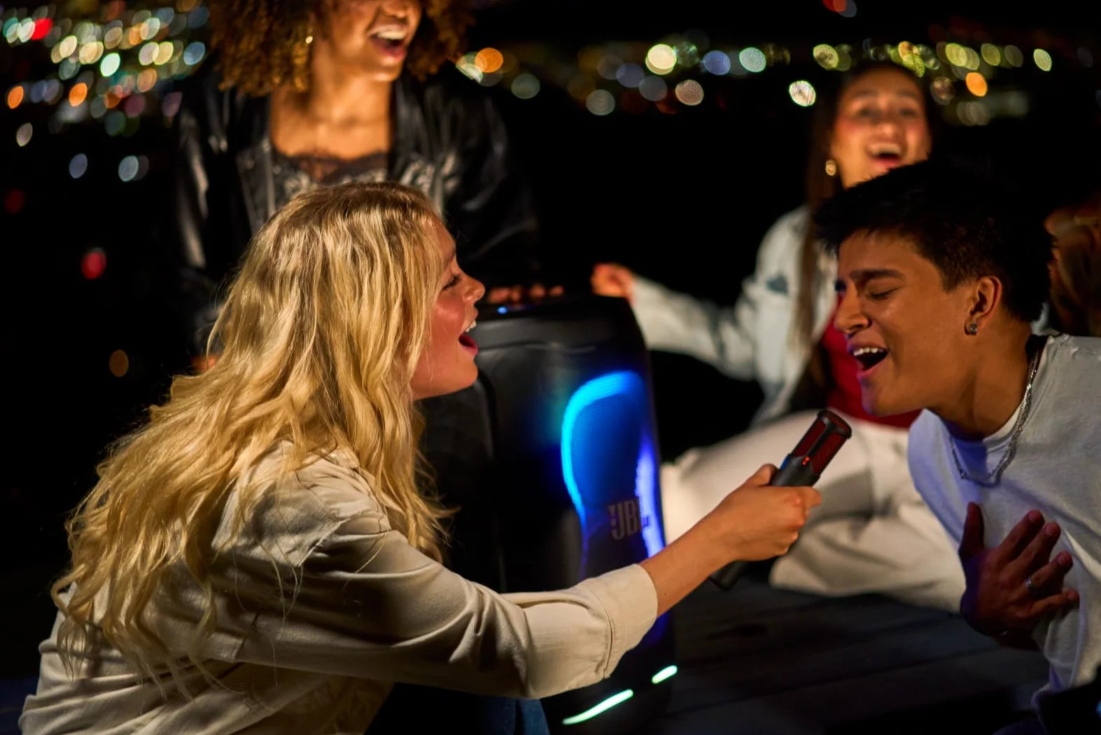 JBL PartyBox 130 Diffusore Portatile per feste con potente JBL Sound, Bluetooth, Lightshow dinamico, Design IPX4 resistente agli schizzi, fino a 15 ore di Batteria, Nero