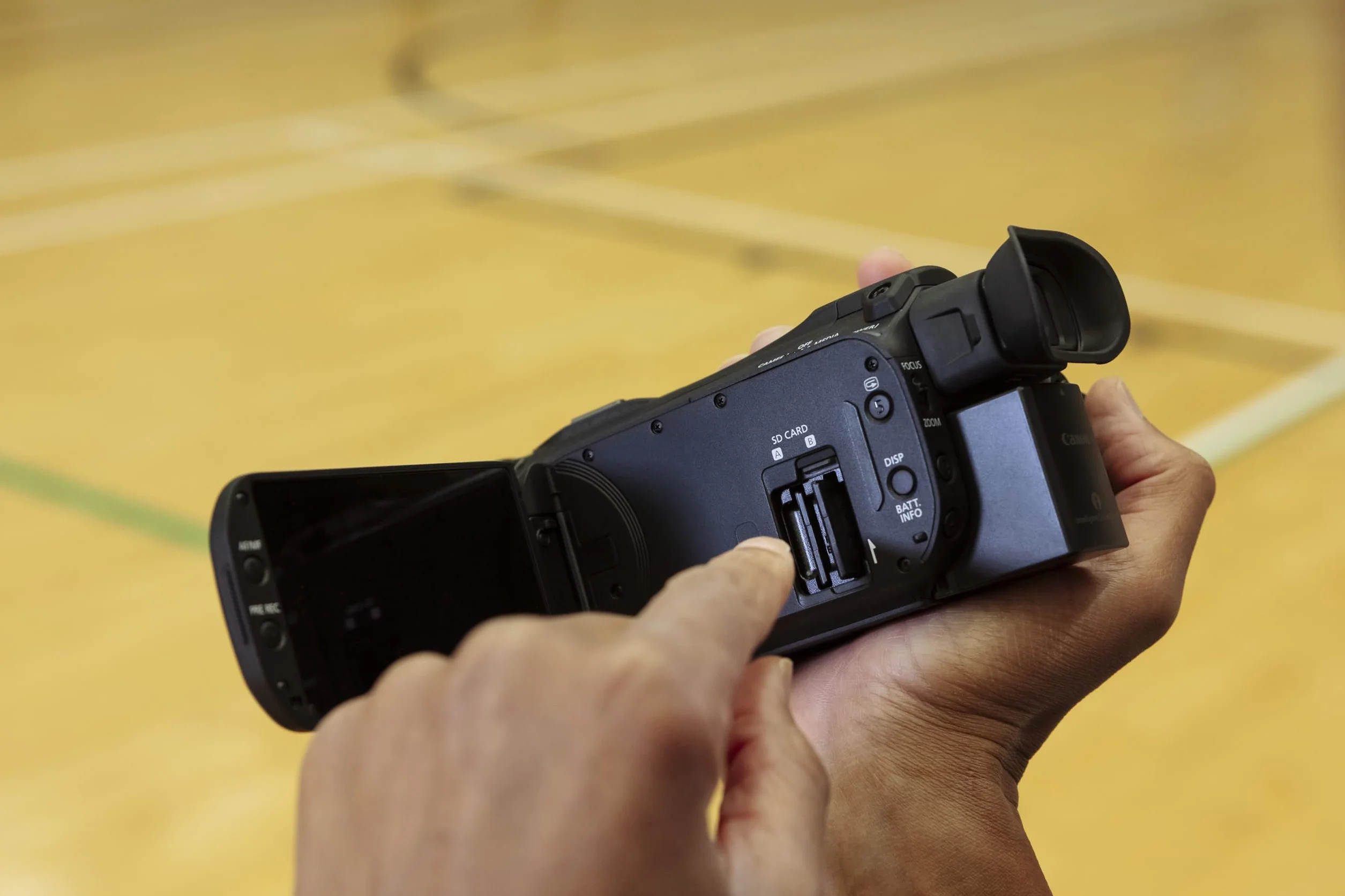 Canon videocamera Legria HF G70, 4K UHD con zoom ottico stabilizzato 20x, Auto Focus, slow motion, timelapse e doppio slot SD, Nero