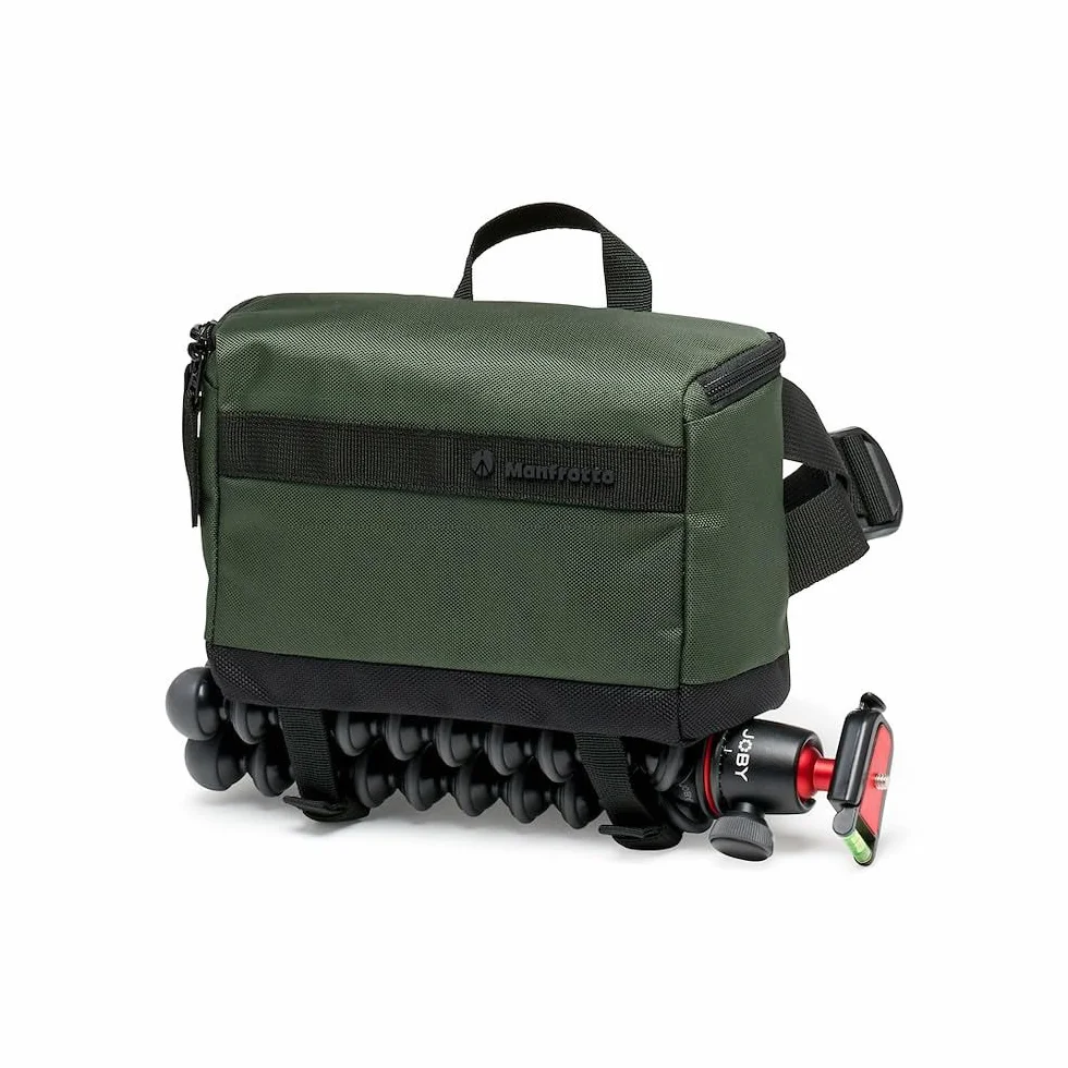Manfrotto Zaino Street Slim per fotocamera mirrorless e reflex, accesso anteriore e posteriore, inserti rimovibili per fotocamera e laptop, zaino compatto per accessori fotografici, verde