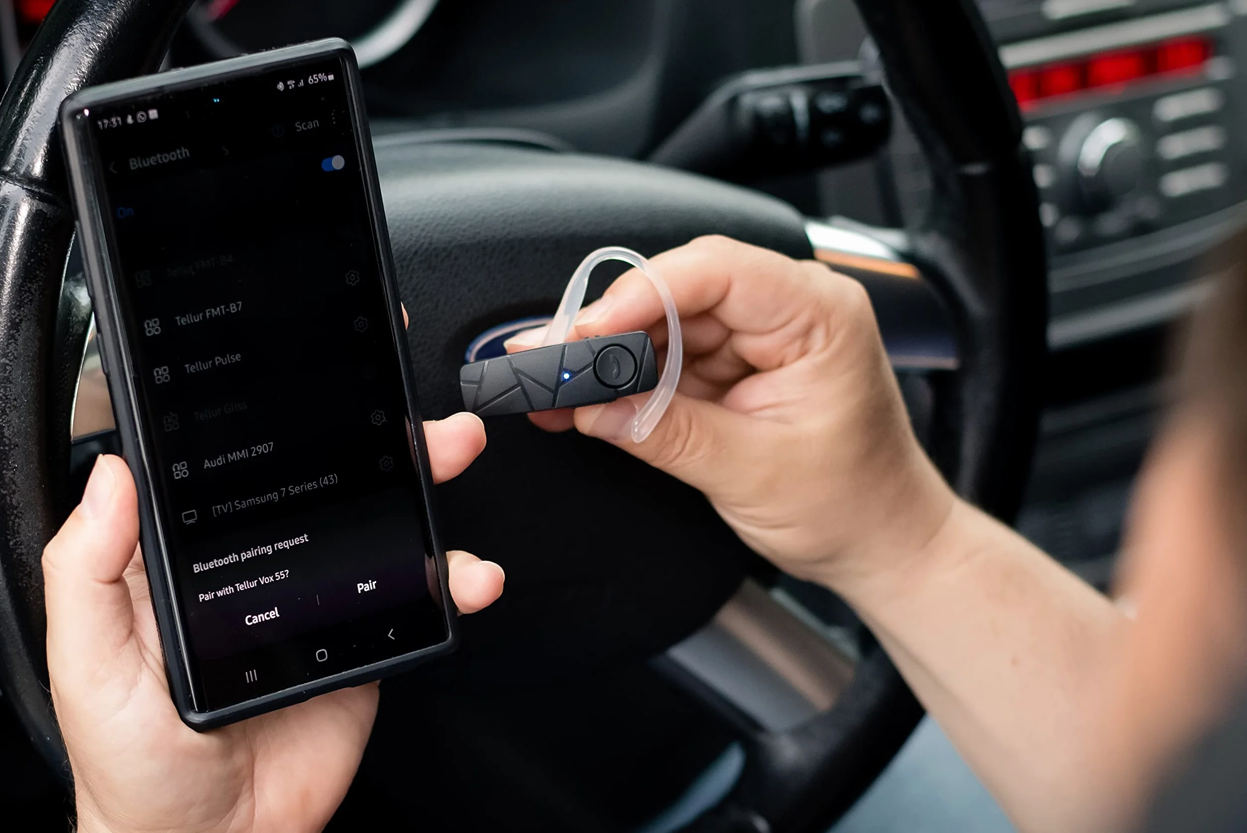 TELLUR Vox 55 Auricolare Bluetooth Mono, Auricolare Vivavoce USB C, Multipunto Due Dispositivi Connessi Simultanei, Gancio a 360° per l'Orecchio Destro o Sinistro, Iphone e Android, Nero