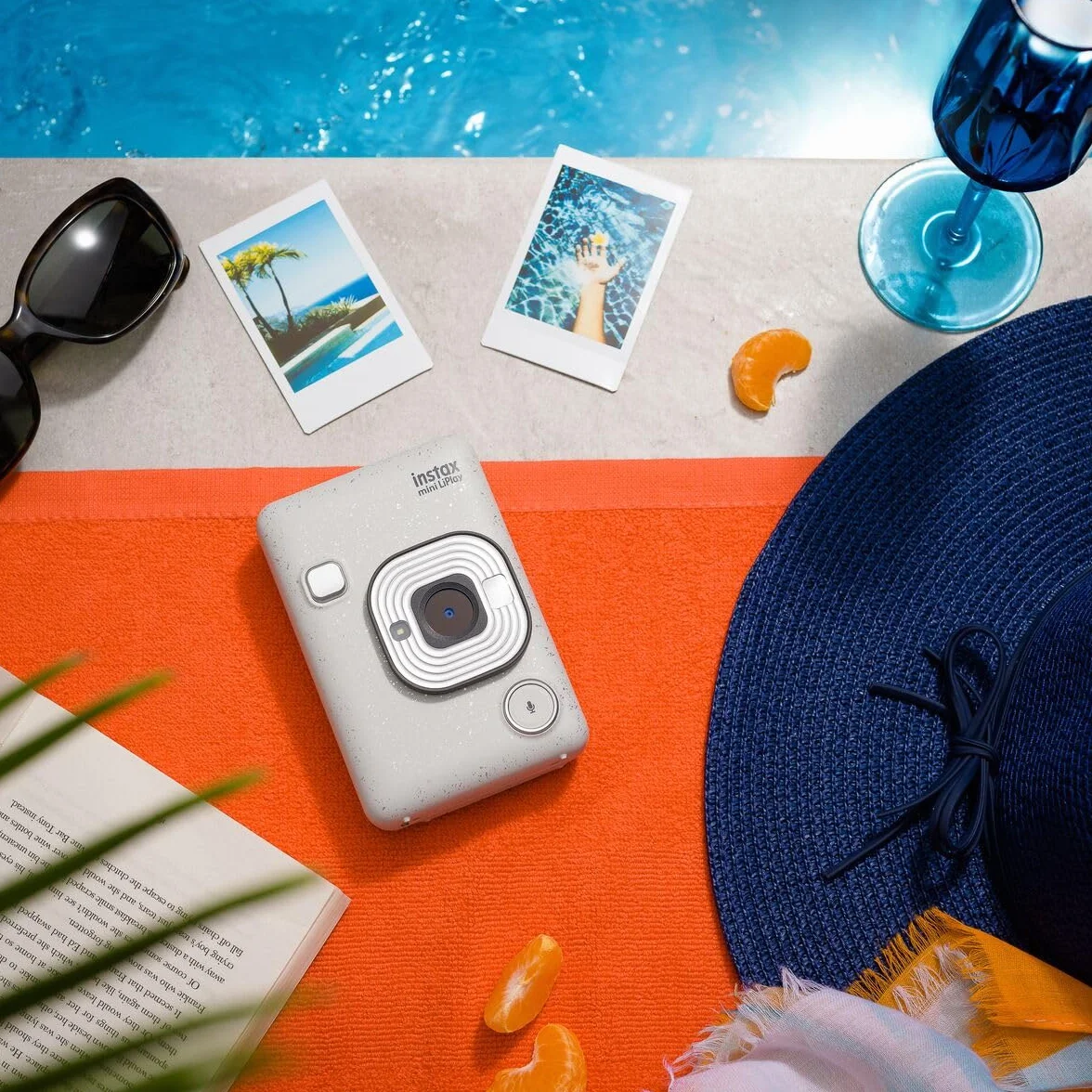 Fujifilm instax mini LiPlay Stone White - Fotocamera Ibrida Istantanea e Digitale, Registra 10” di Audio sulla Foto con la Funzione “Sound”, Remote Shooting e Bluetooth, Foto formato 62 x 46 mm