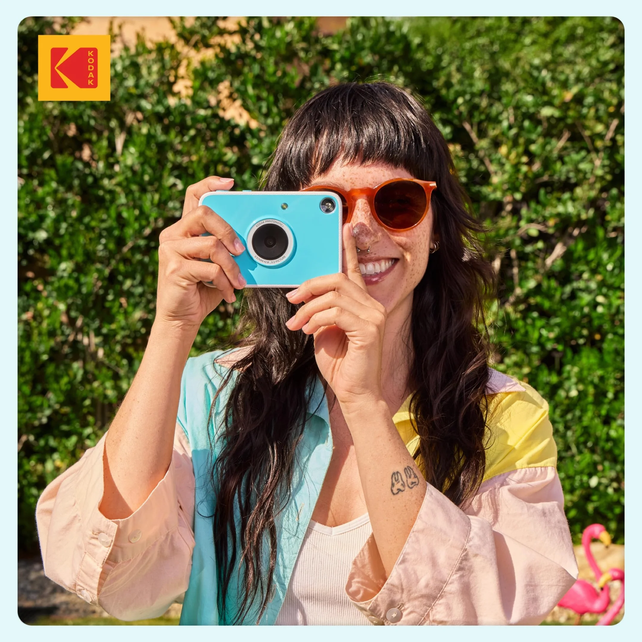 KODAK Printomatic+ Fotocamera Digitale Istantanea 10MP con LED RGB, stampa foto a colori su carta Zink 2x3” – Blu