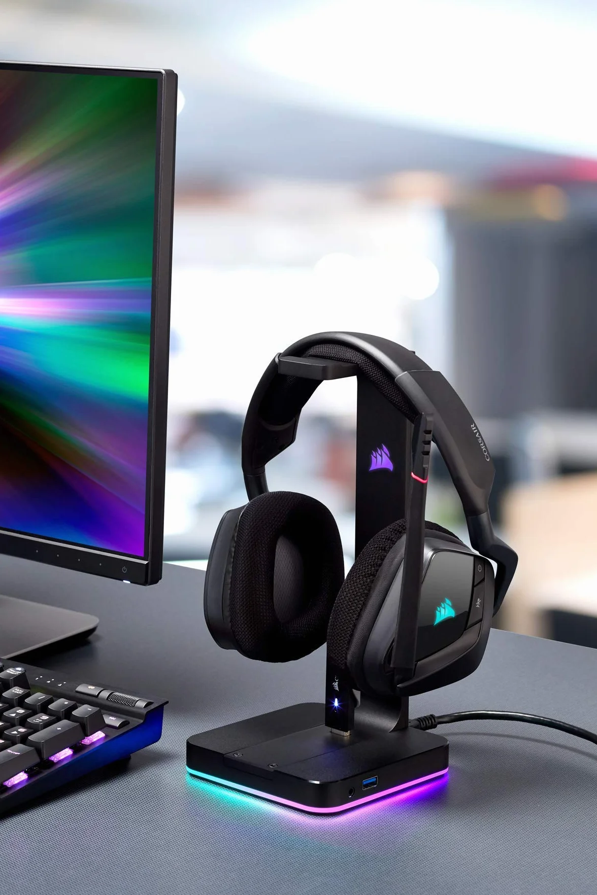 Corsair ST100 RGB Porta Cuffie Premium con Scheda Audio 7.1 Surround Integrata, Nero