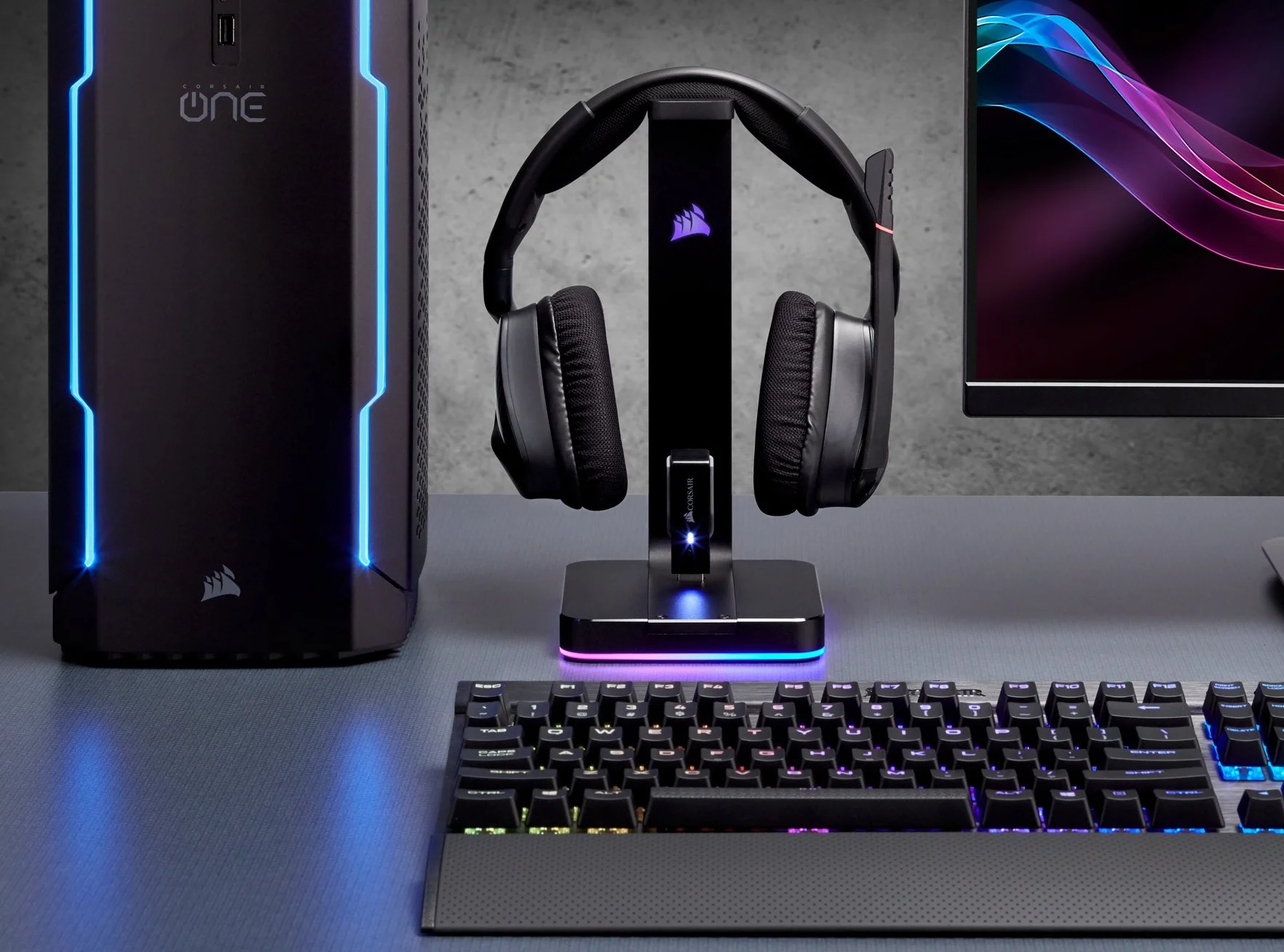 Corsair ST100 RGB Porta Cuffie Premium con Scheda Audio 7.1 Surround Integrata, Nero
