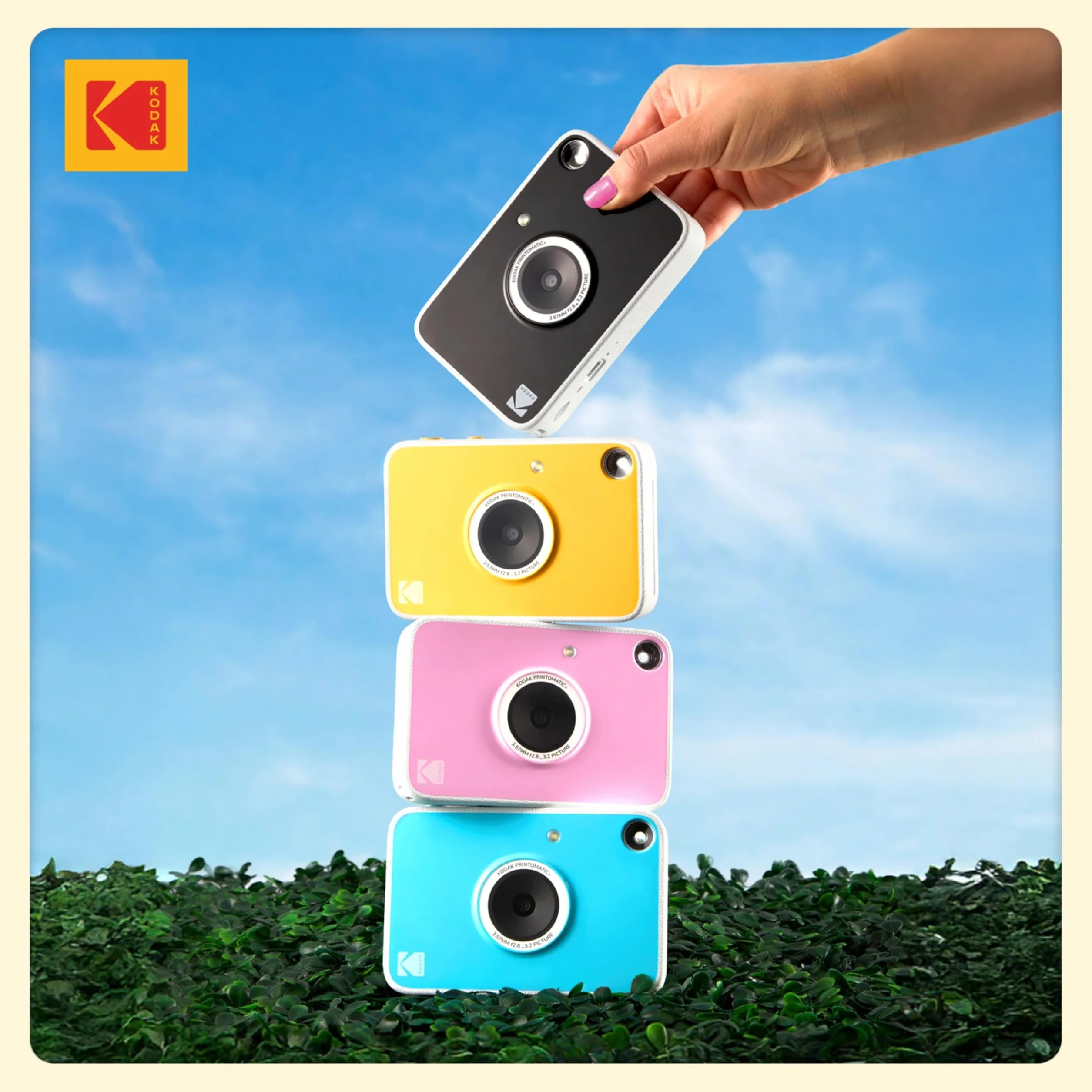 KODAK Printomatic+ Fotocamera Istantanea 10MP Kit Iniziale con Custodia, RGB LED e Carta Adesiva Zink 20pz – Giallo