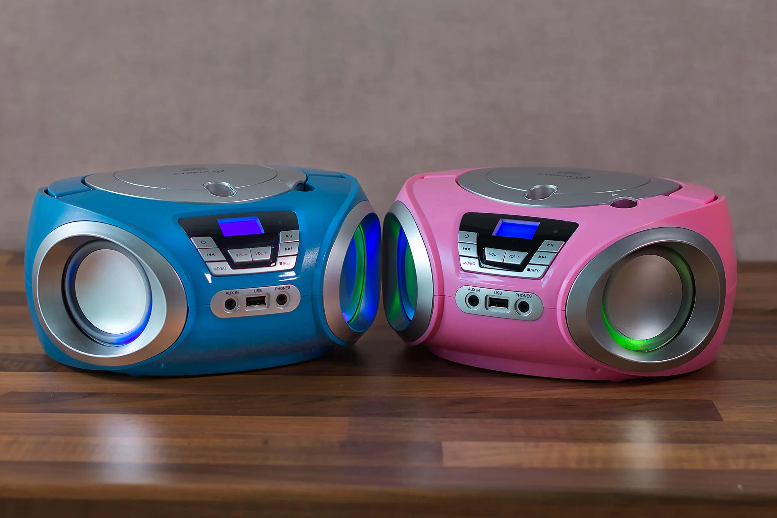 Lettore CD Portatile Con Illuminazione a LED, Radio Stereo FM, USB, MP3, Ingresso Cuffie e Aux In - Impianto Stereo Per Bambini