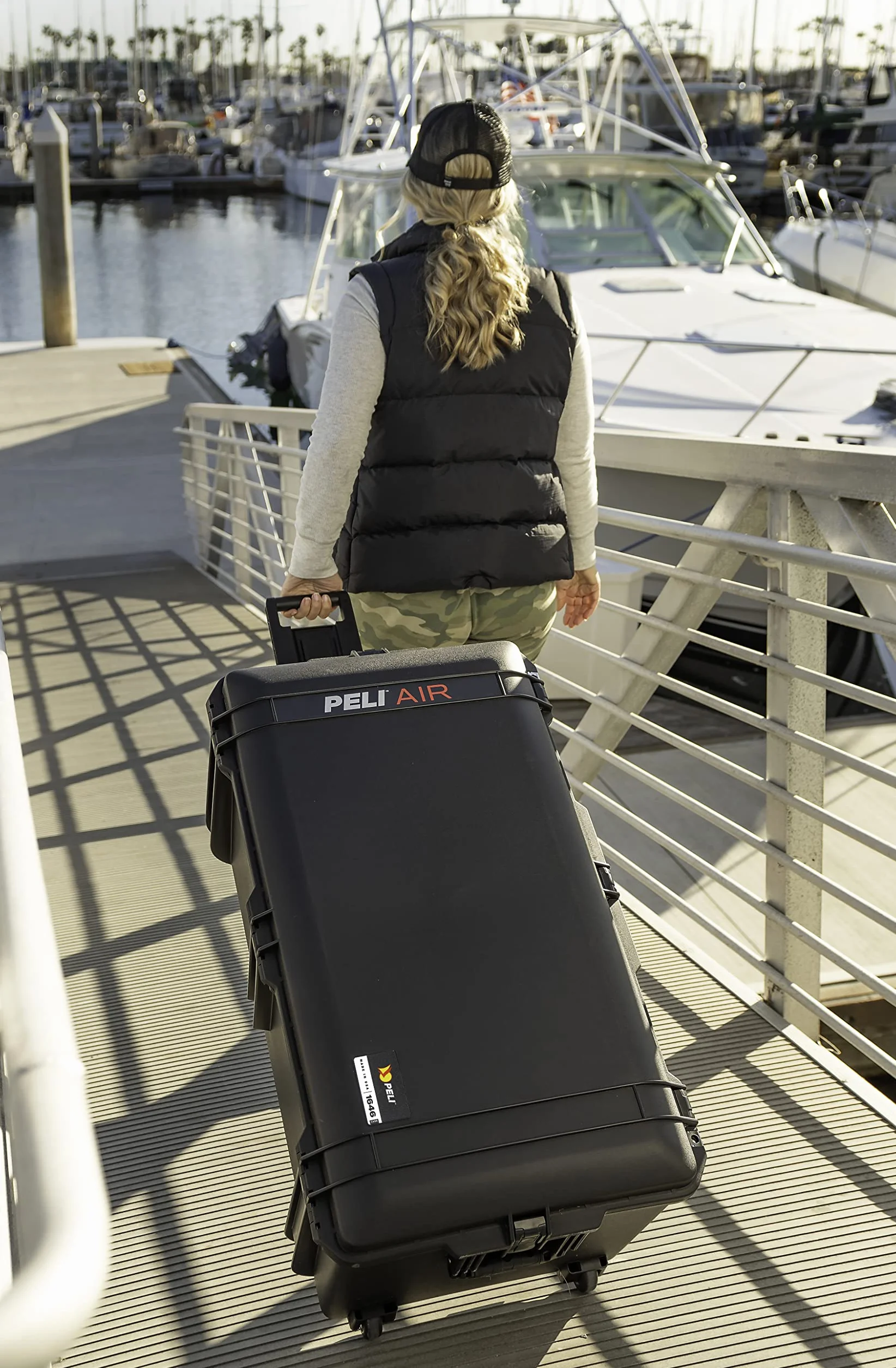 PELI Air 1646 Valigia Large per telecamere cinematografiche, ermetica e a prova di polvere, capacità di 111 litri, prodotta negli USA, senza schiuma, colore: Nero