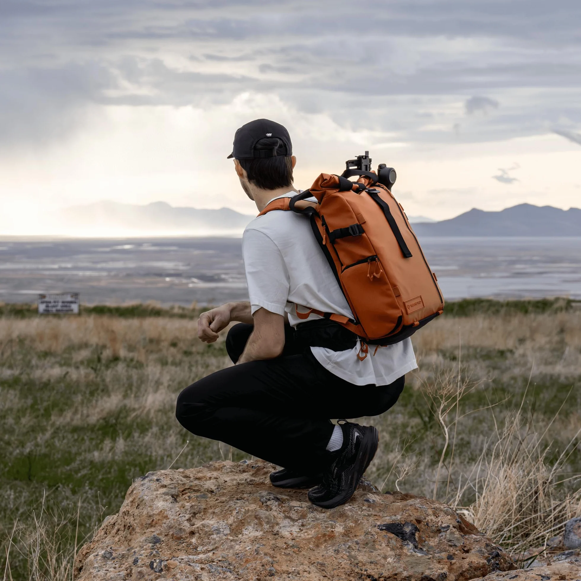WANDRD PRVKE 31L V4: zaino per fotocamera e set fotografico, zaino da viaggio e fotografia resistente alle intemperie, il pacchetto include borsa da 31 l, cubo per fotocamera, cinghie in vita e