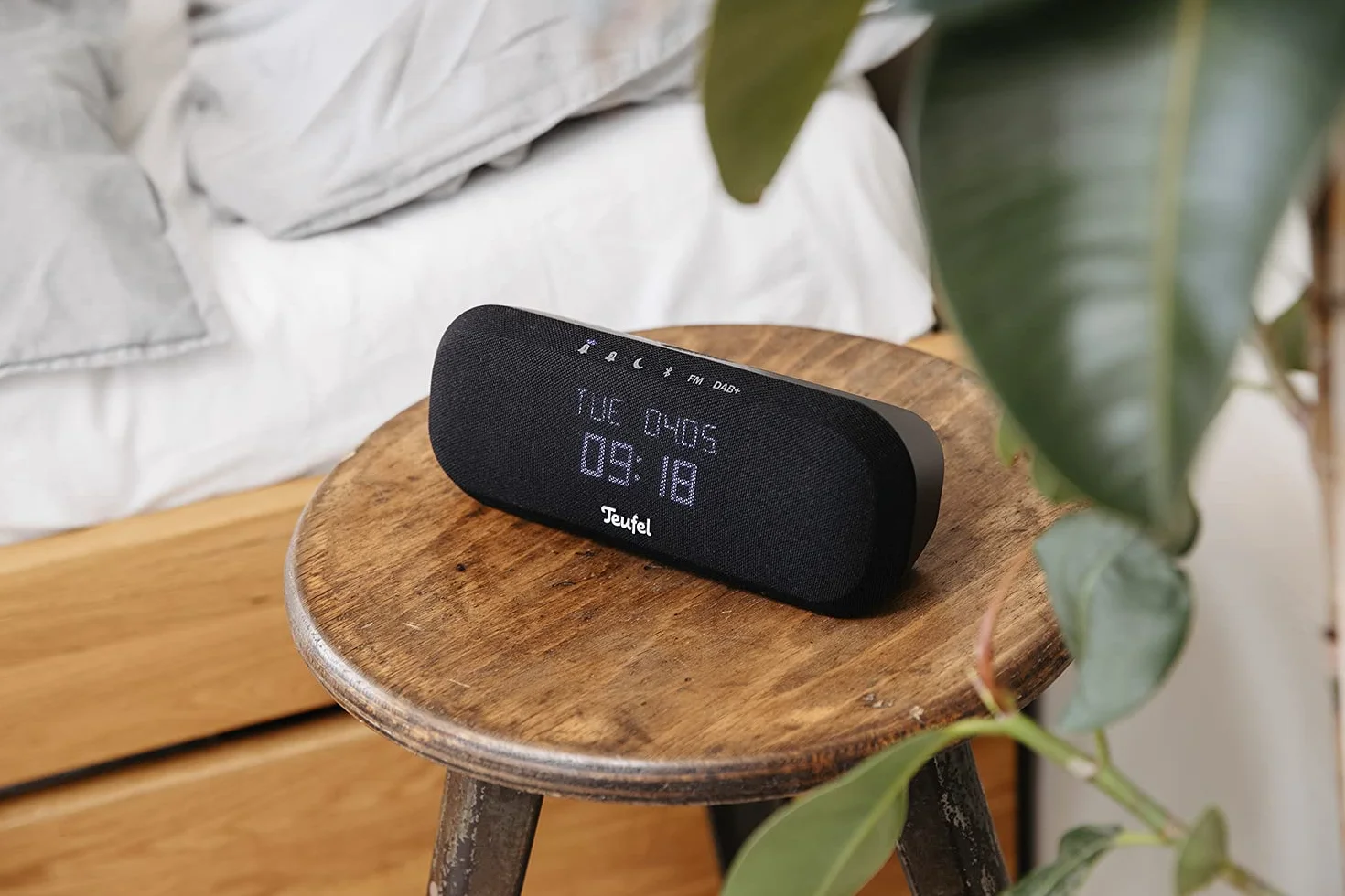 Teufel Radio One, Radiosveglia Bluetooth DAB/FM, dal suono HiFi con Schermo Dimmerabile e Ingresso Aux, Nero