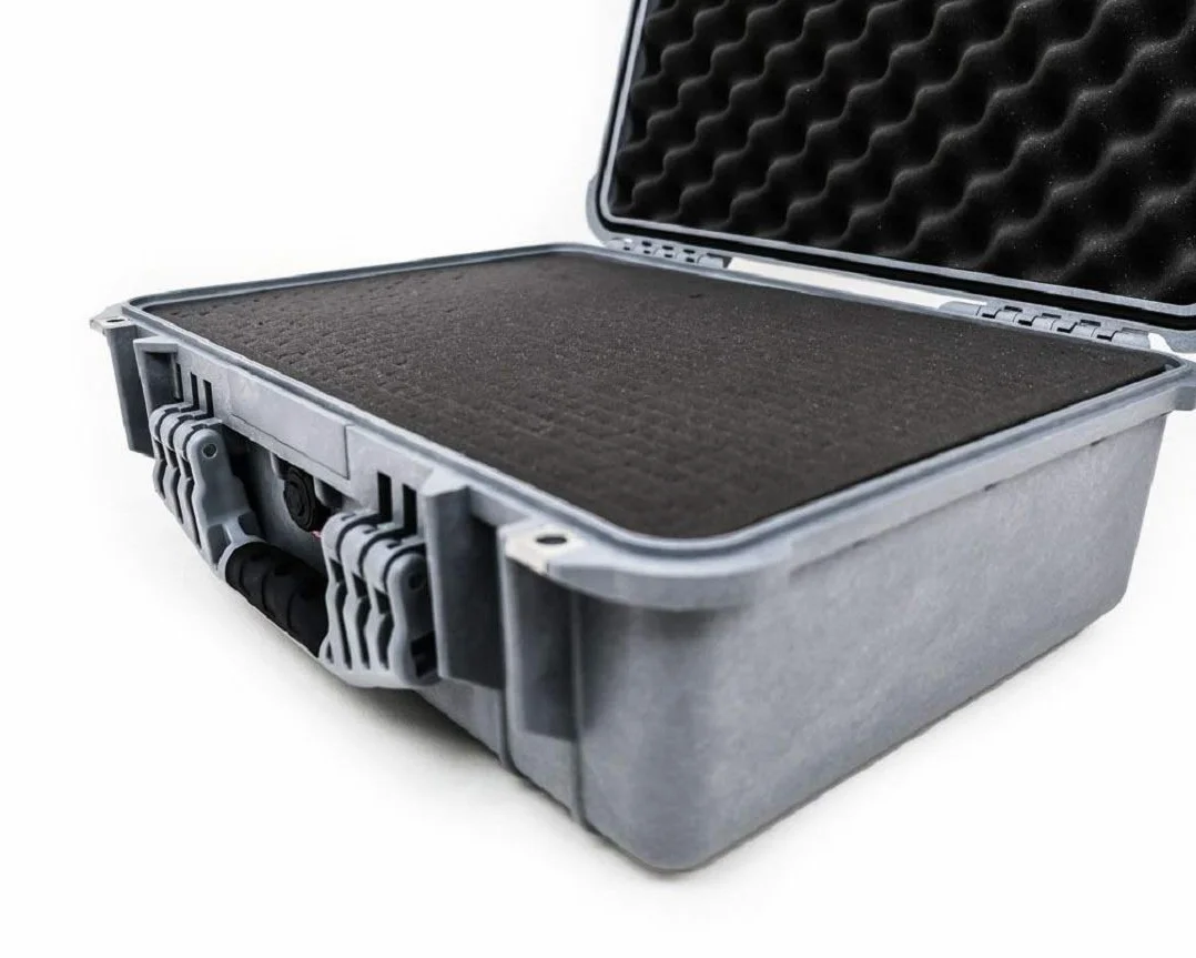 PELI 1520 Valigia protettiva resistente agli urti, IP67 Impermeabile e a prova di polvere, Capacità di 24L, Prodotto in Germania, Con Inserto in schiuma personalizzabile, Colore Grigio