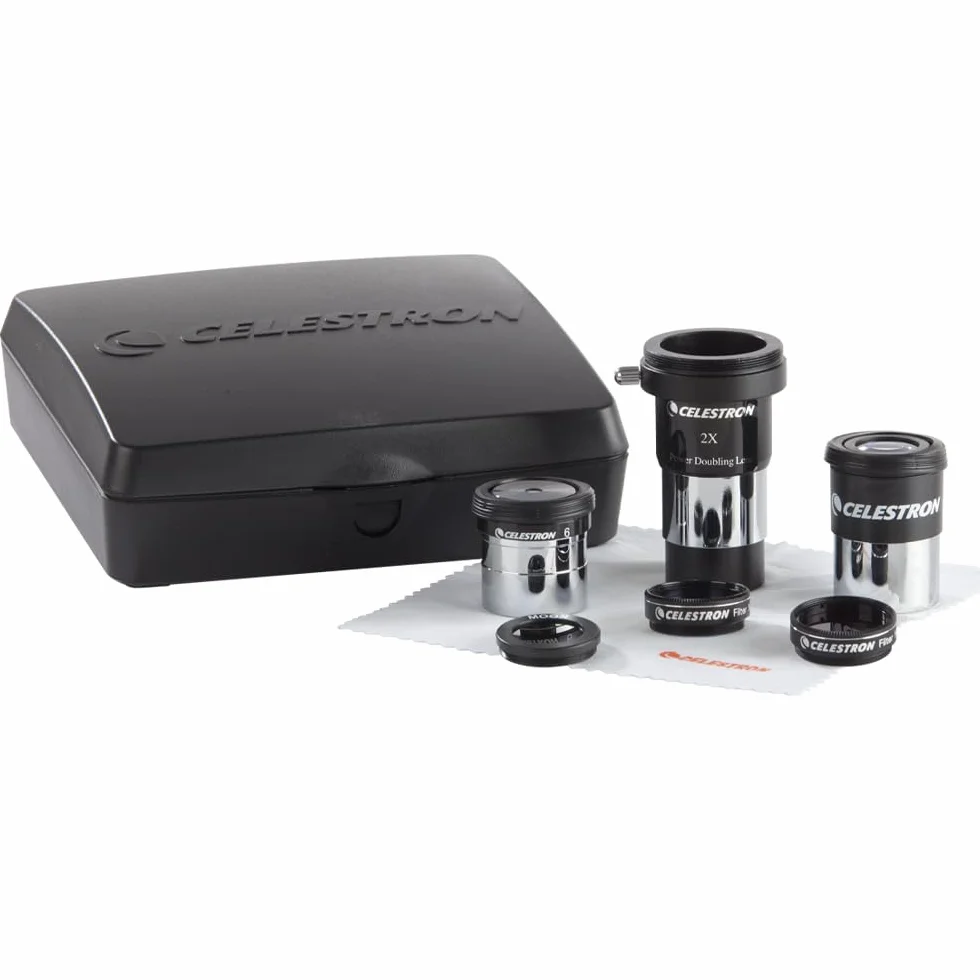 Celestron 94307 AstroMaster Kit di accessori per oculari e filtri da 8 pezzi - include due oculari 3 cm, lente di Barlow 2x, tre filtri, panno per la pulizia e custodia rigida nera
