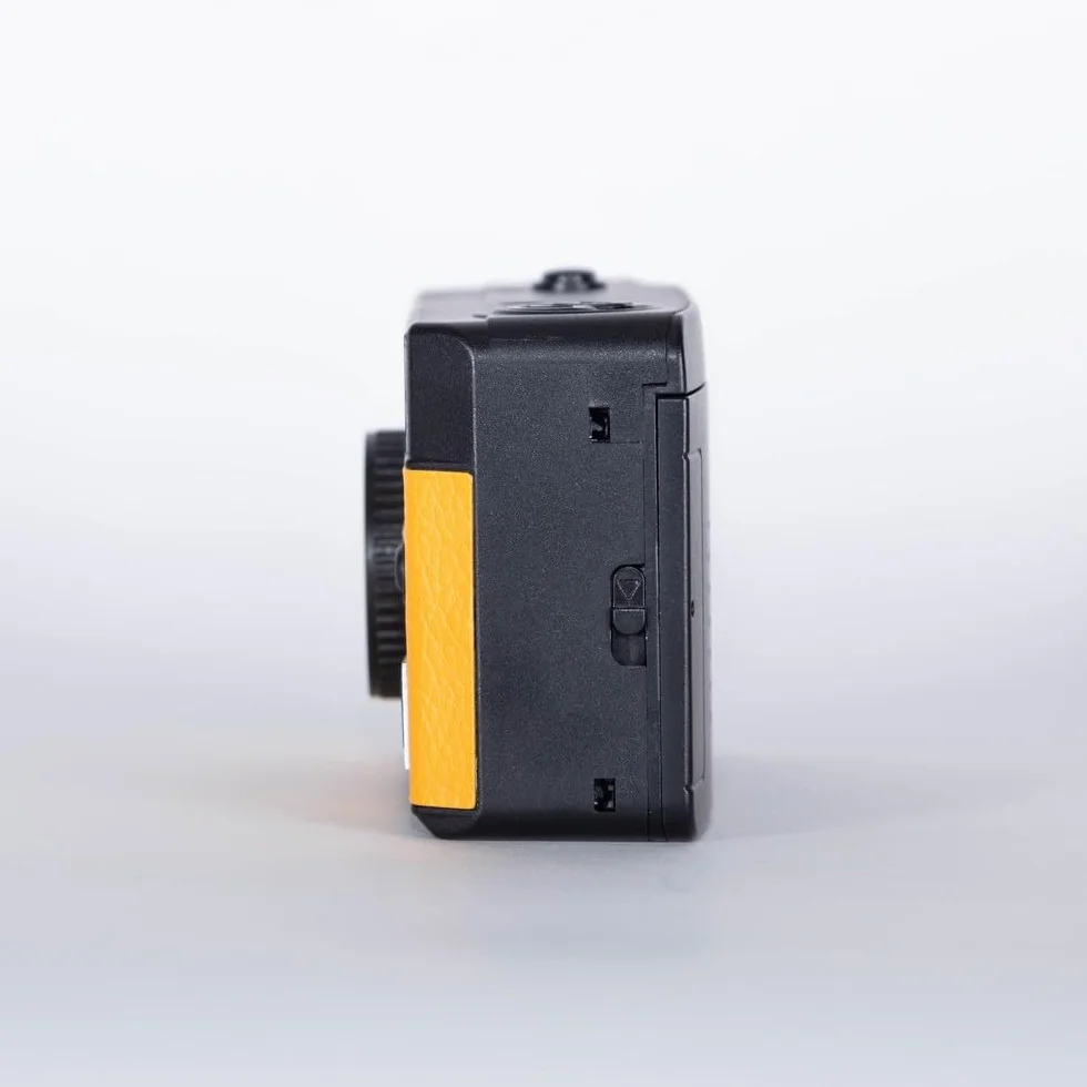 KODAK Pack F9 argento + pellicola 400 ASA – Fotocamera ricaricabile 35 mm giallo, obiettivo grandangolare fisso, mirino ottico, flash integrato + pellicola APX 00, 36 posizioni