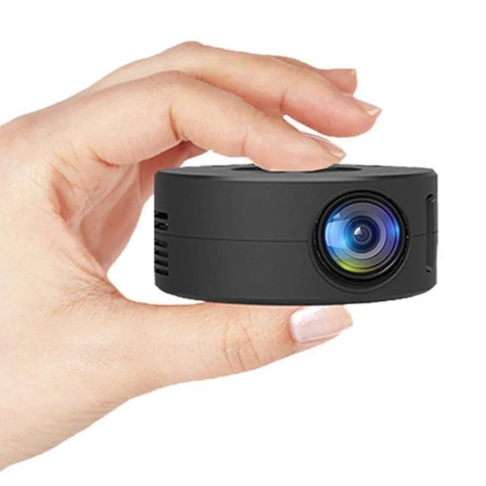 YT200 Proiettore Portatile per Smartphone – Mini Proiettore Compatto da 110mm con Ricarica da Banca di Alimentazione Mobile, Ingresso 5V 2A, per Uso Domestico e Viaggi, Nero