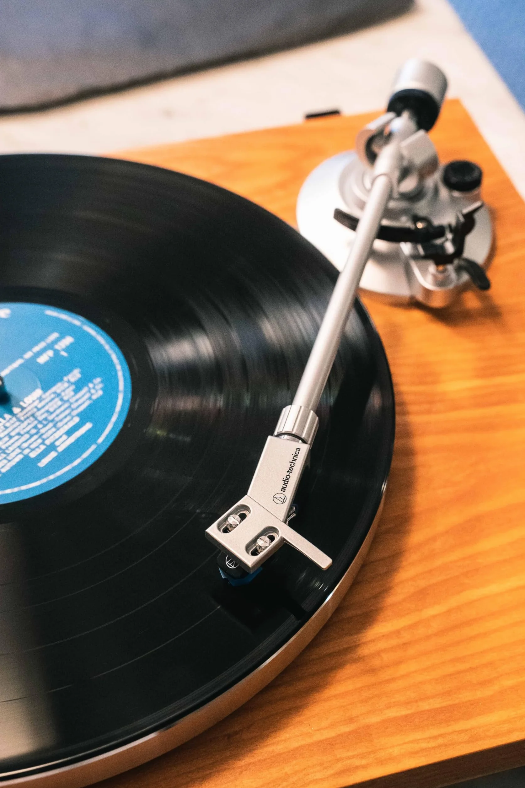 Audio-Technica LPW30TK Giradischi Manuale con Trazione a Cinghia e Base in Legno Teak