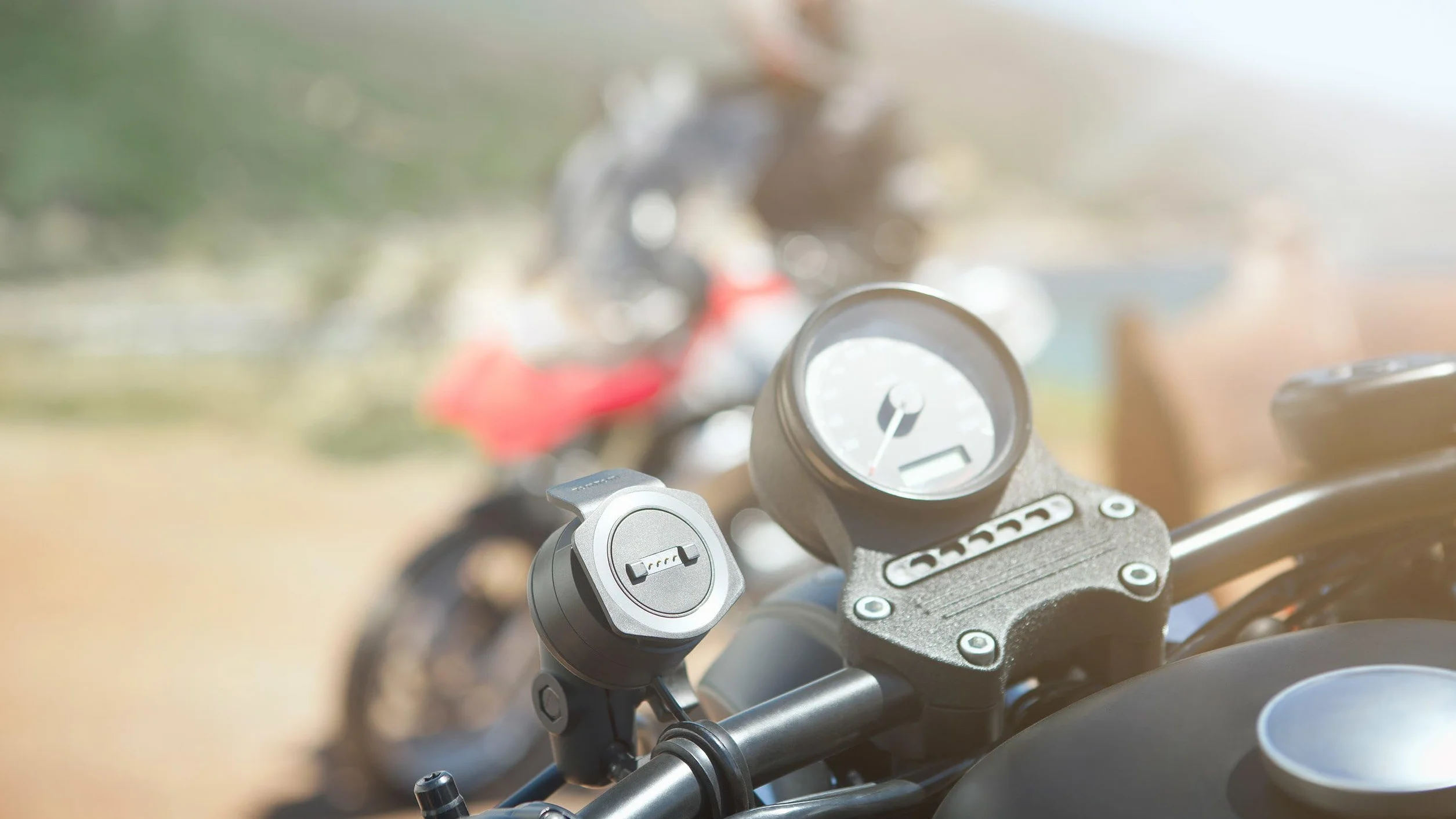 TomTom Kit di Montaggio per Moto + RAM per Navigazione