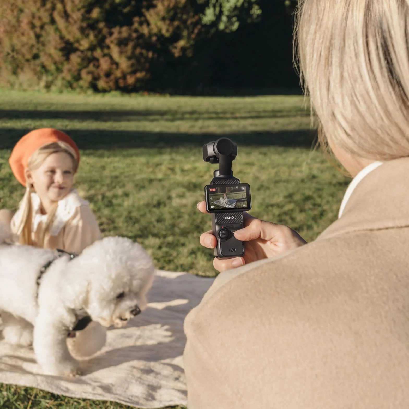 DJI Osmo Pocket 3 Bundle, Fotocamera per Vlog con CMOS da 1'', 4K/120fps, Stabilizzazione a 3 Assi, Tracciamento di Volti/Oggetti, Messa a Fuoco Rapida (Osmo pocket 3)