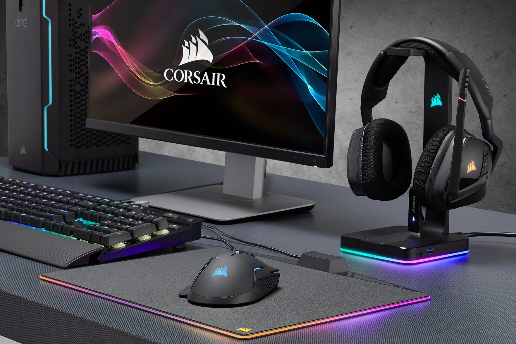 Corsair ST100 RGB Porta Cuffie Premium con Scheda Audio 7.1 Surround Integrata, Nero