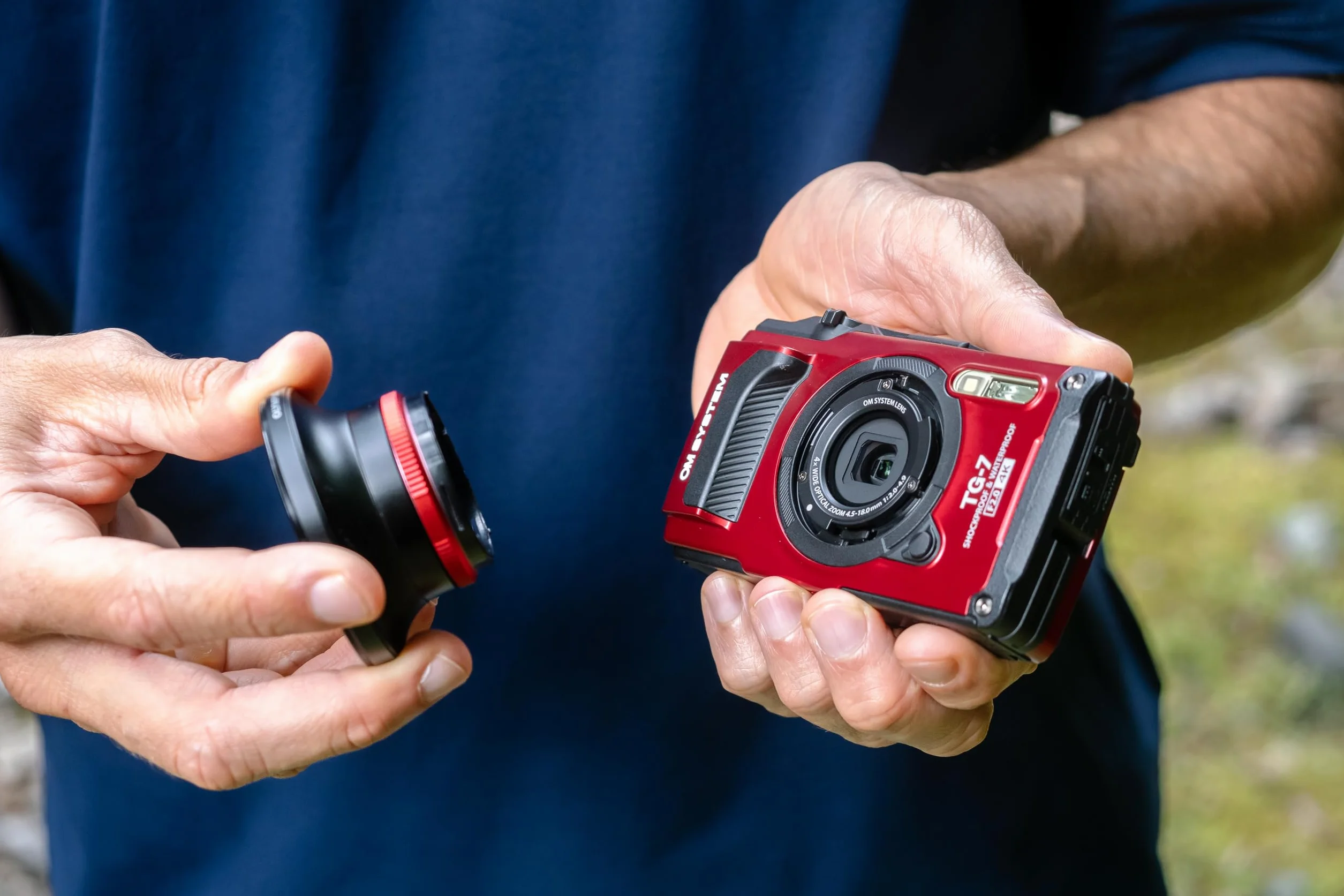 OM SYSTEM Tough TG-7 rosso, 12MP, impermeabile, resistente agli urti, modalità di ripresa subacquea e macro, video 4K, zoom 4x-grandangolare (erede di Olympus TG-6)