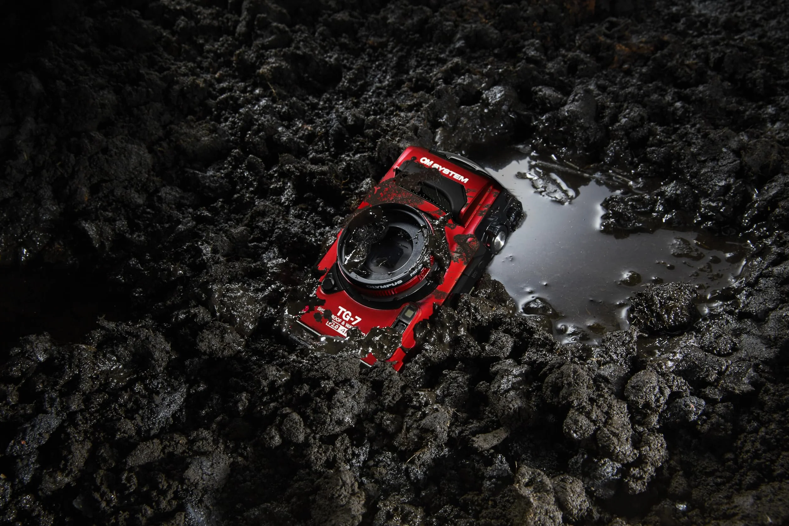 OM SYSTEM Tough TG-7 rosso, 12MP, impermeabile, resistente agli urti, modalità di ripresa subacquea e macro, video 4K, zoom 4x-grandangolare (erede di Olympus TG-6)
