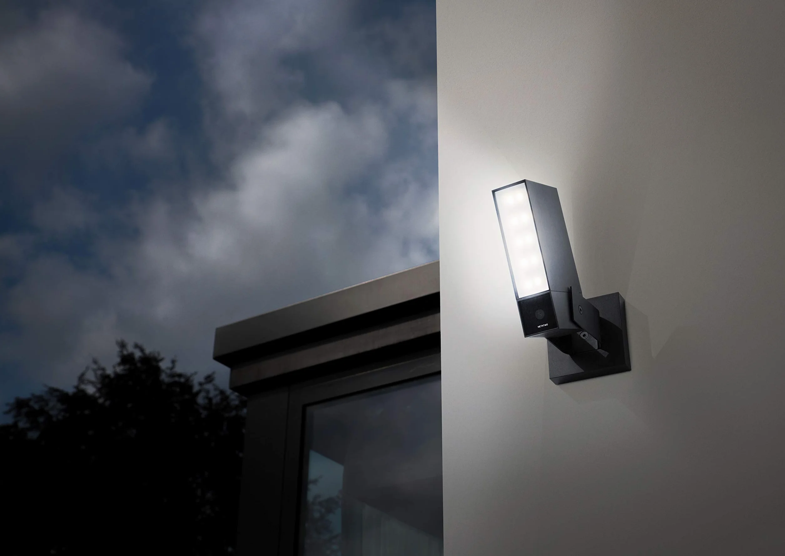 Netatmo Telecamera Wifi Esterno, (Ricondizionato), Luce Integrata, Sensore di Movimento, Visione Notturna, senza Abbonamenti, NOC-R