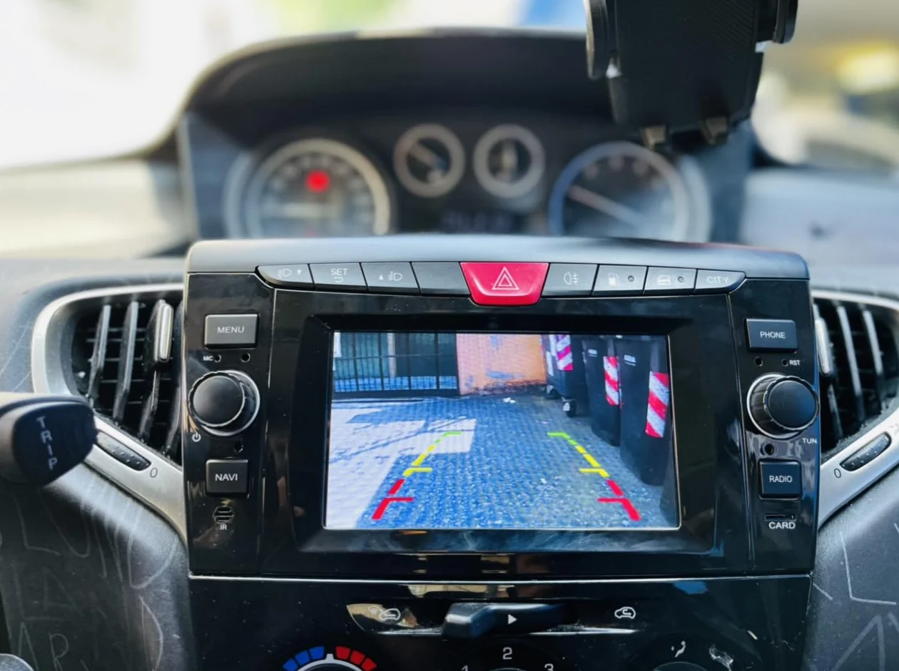 Autoradio Custom Fit per Lancia Ypsilon 2011–2020 con CarPlay e Android Auto | Schermo Touch HD 2DIN | GPS Navigatore | Bluetooth | USB | Retrofit Plug & Play | Compatibile con comandi al volante