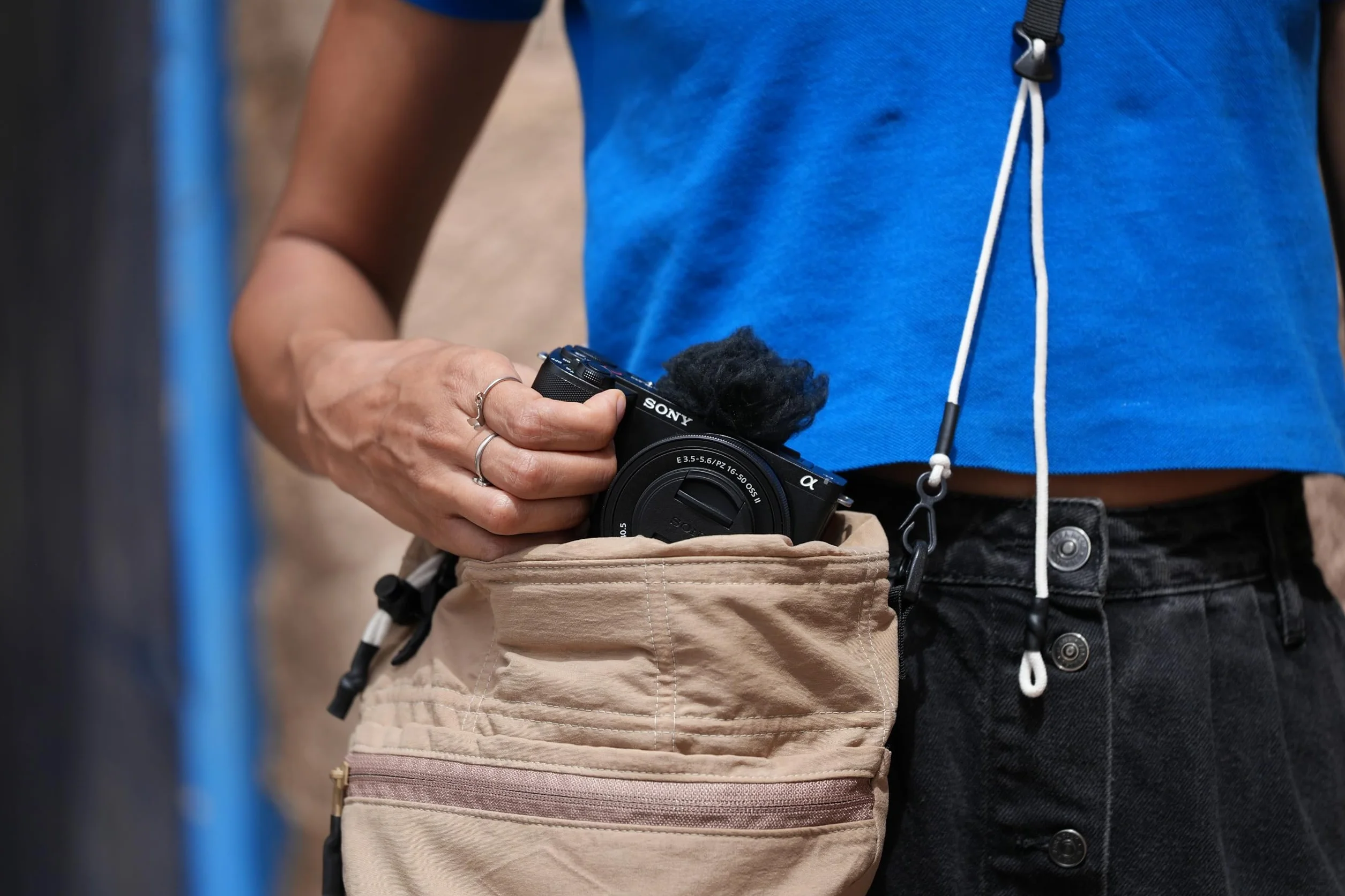 Sony ZV-E10 II Fotocamera per vlogging con obiettivo 16-50 mm (APS-C) – Video 4K 60p, 10 bit 4:2:2, 26 MP, stabilizzazione digitale, autofocus in tempo reale, ideale per vlogging e social media