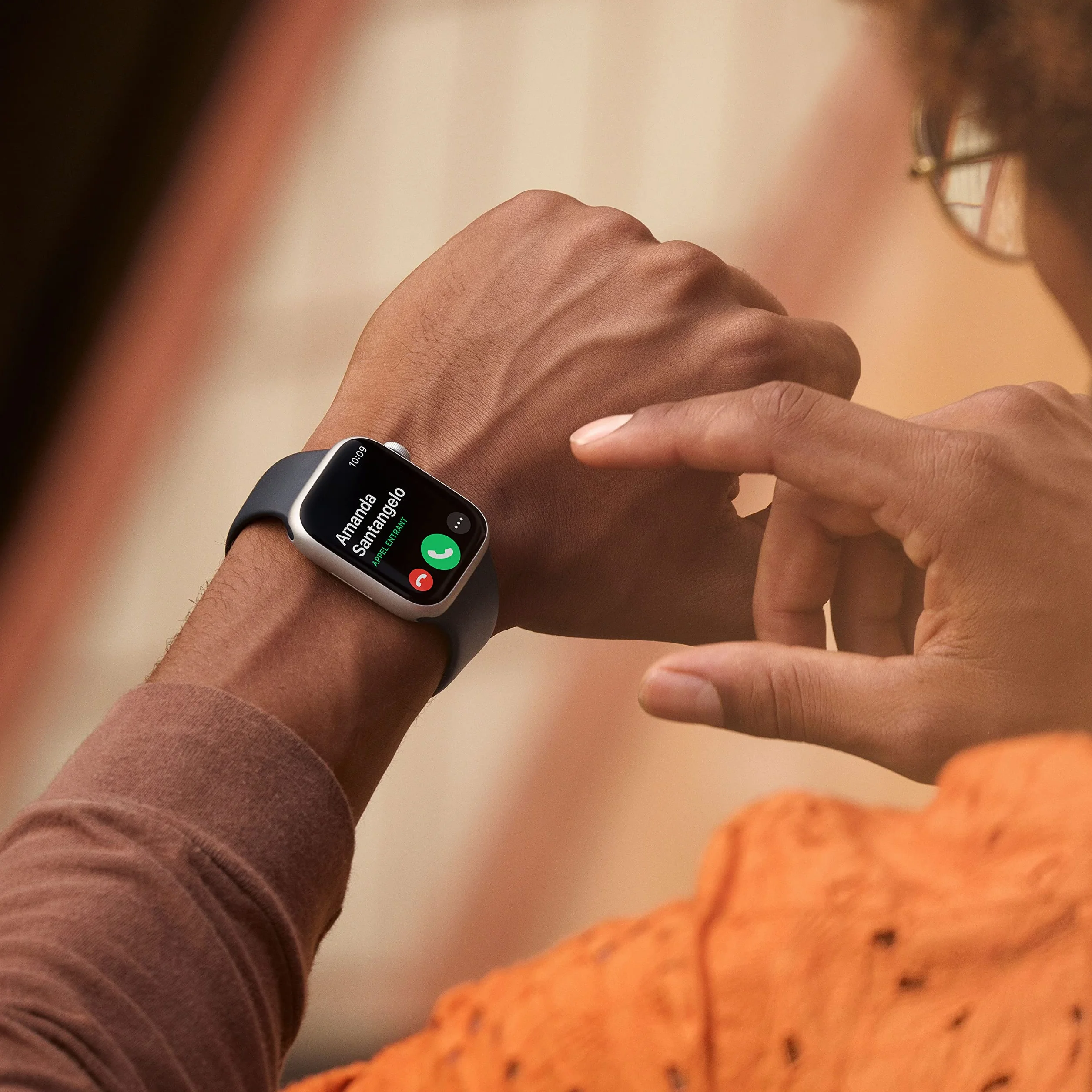 Apple Watch Series 8 (GPS, 45MM) - Cassa in Alluminio Argento con Cinturino Sport Bianco, Regular (Ricondizionato)