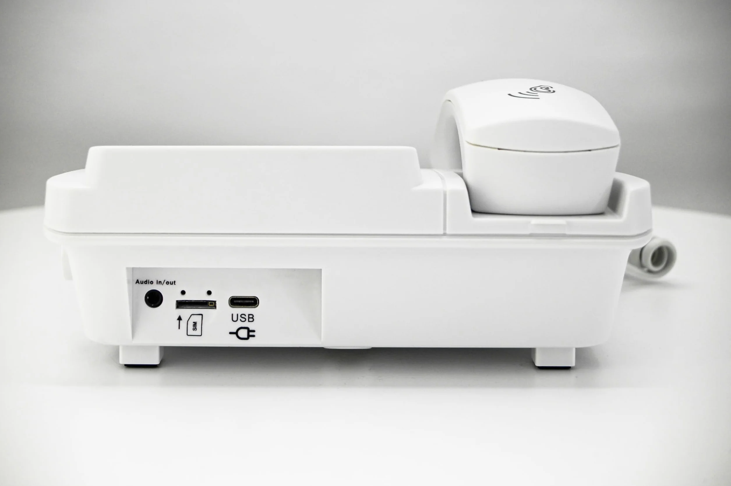 Geemarc CL9000 - Telefono di chiamata di emergenza per la casa e il suo braccialetto SOS impermeabile con grandi pulsanti, volume amplificato e schermo retroilluminato, funziona solo con scheda SIM