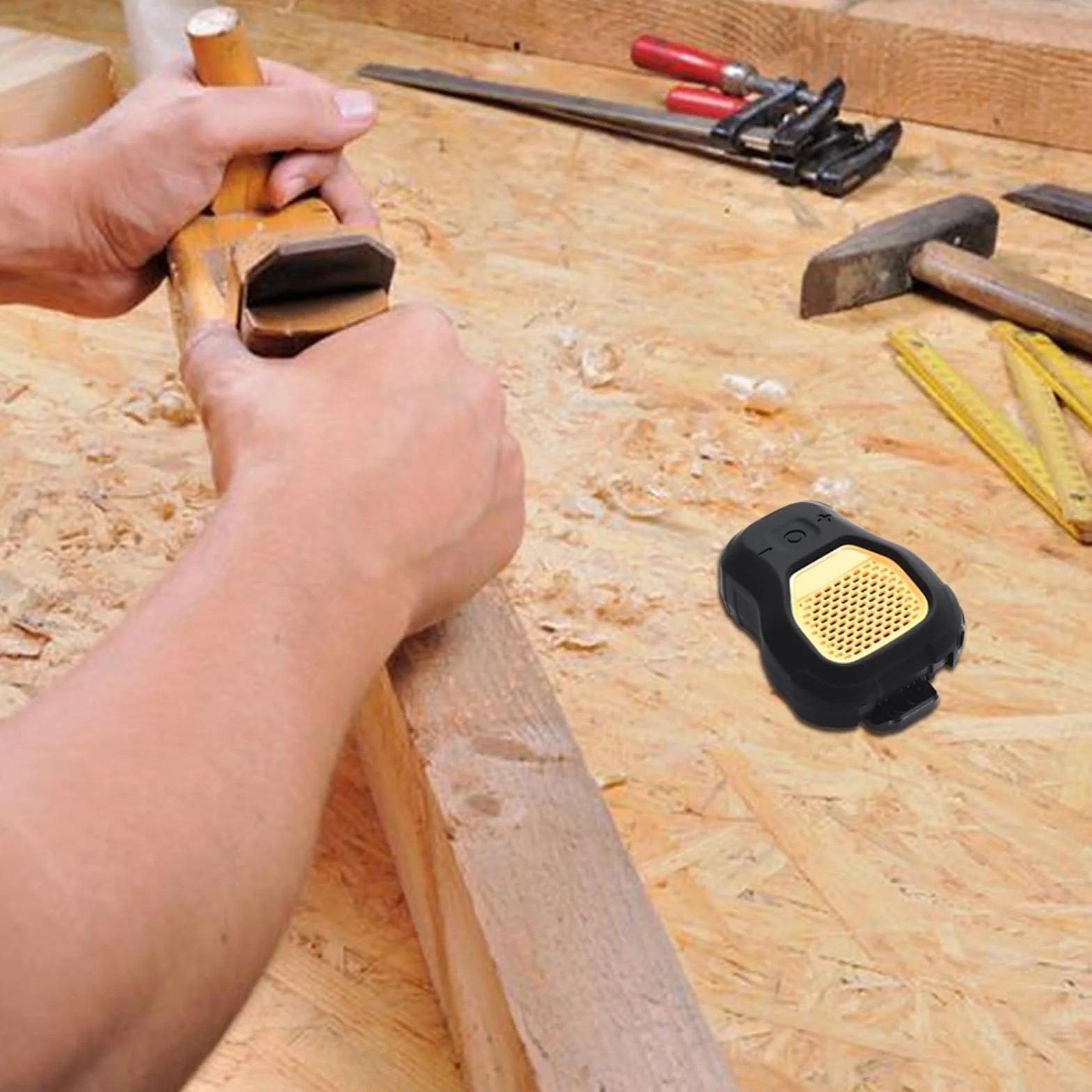 Custodia protettiva in silicone per altoparlante indossabile DEWALT - Cover nera con cordino, vestibilità precisa, design leggero