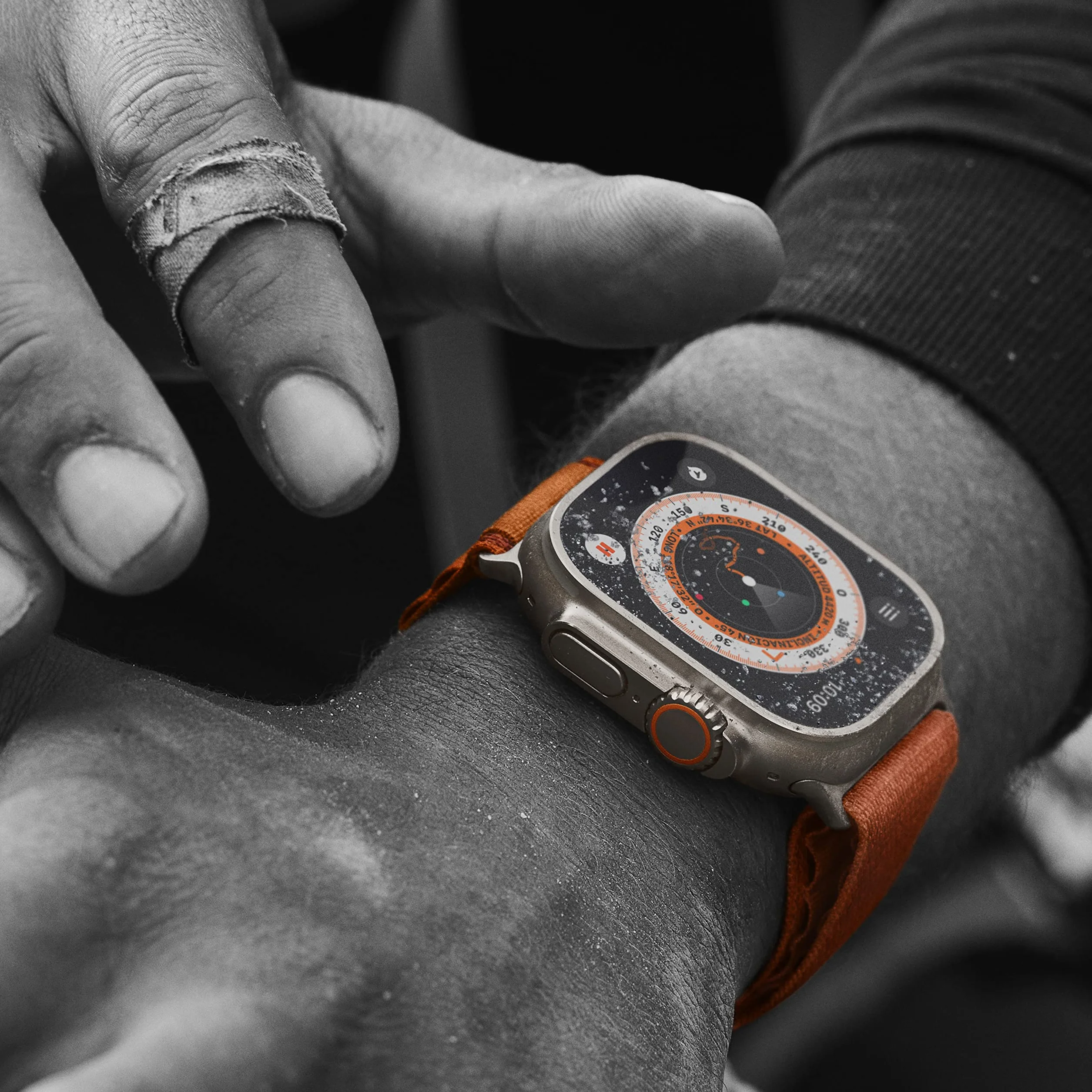 Apple Watch Ultra GPS Cellular 49mm Cassa in titanio Alpine Loop Verde Small Ricondizionato