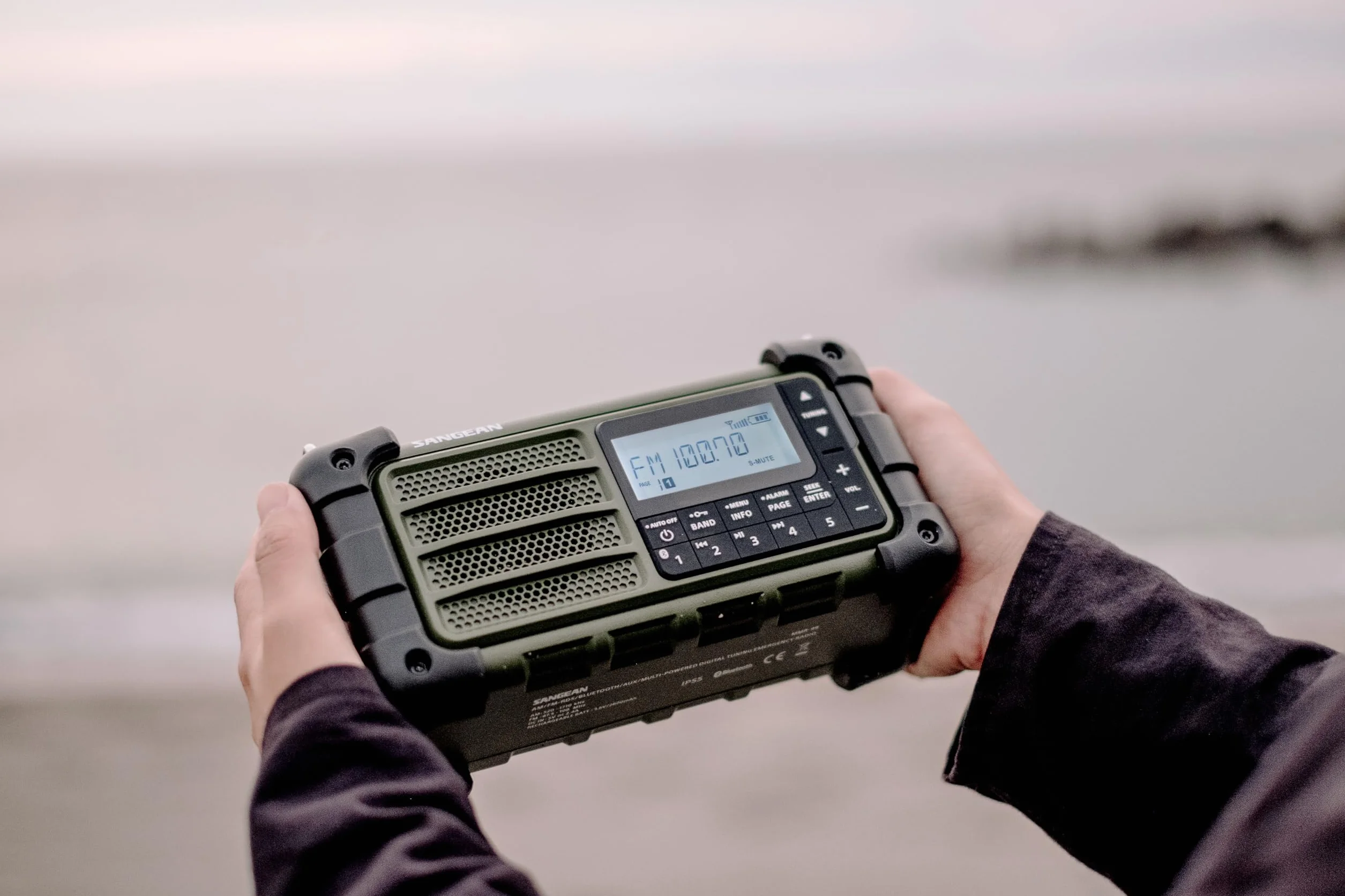 MMR-99 AM/FM Radio Desert Tan Forest Green